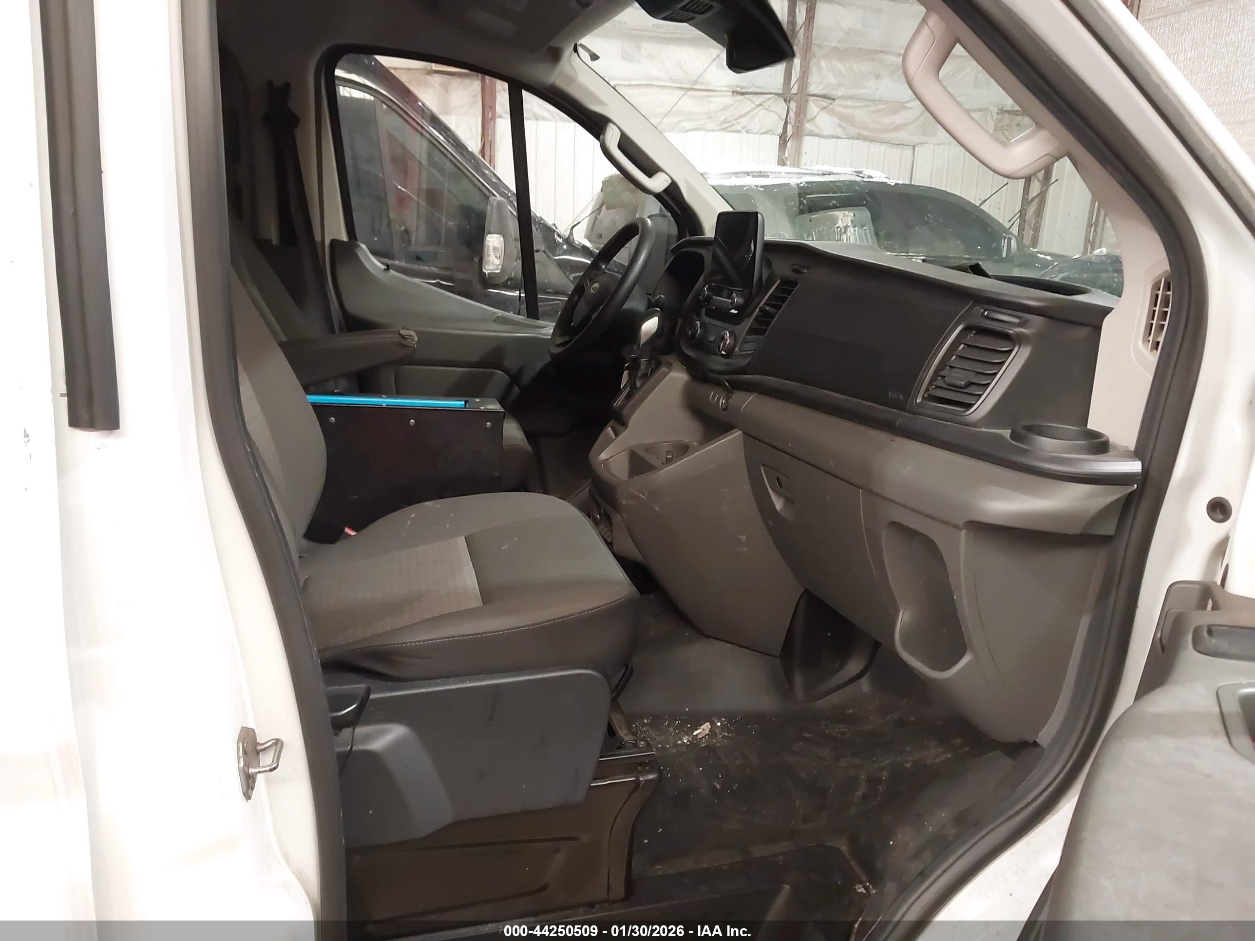 FORD TRANSIT-150 image 5