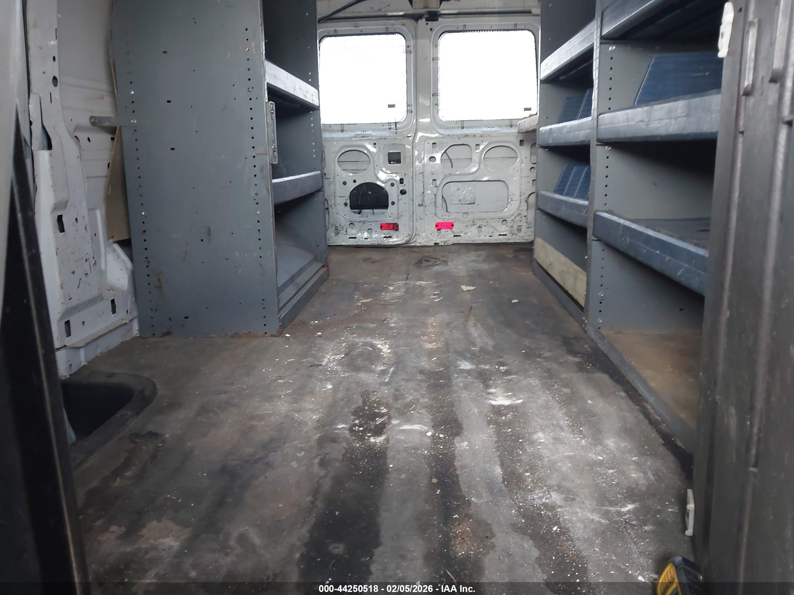 FORD E-250 image 8