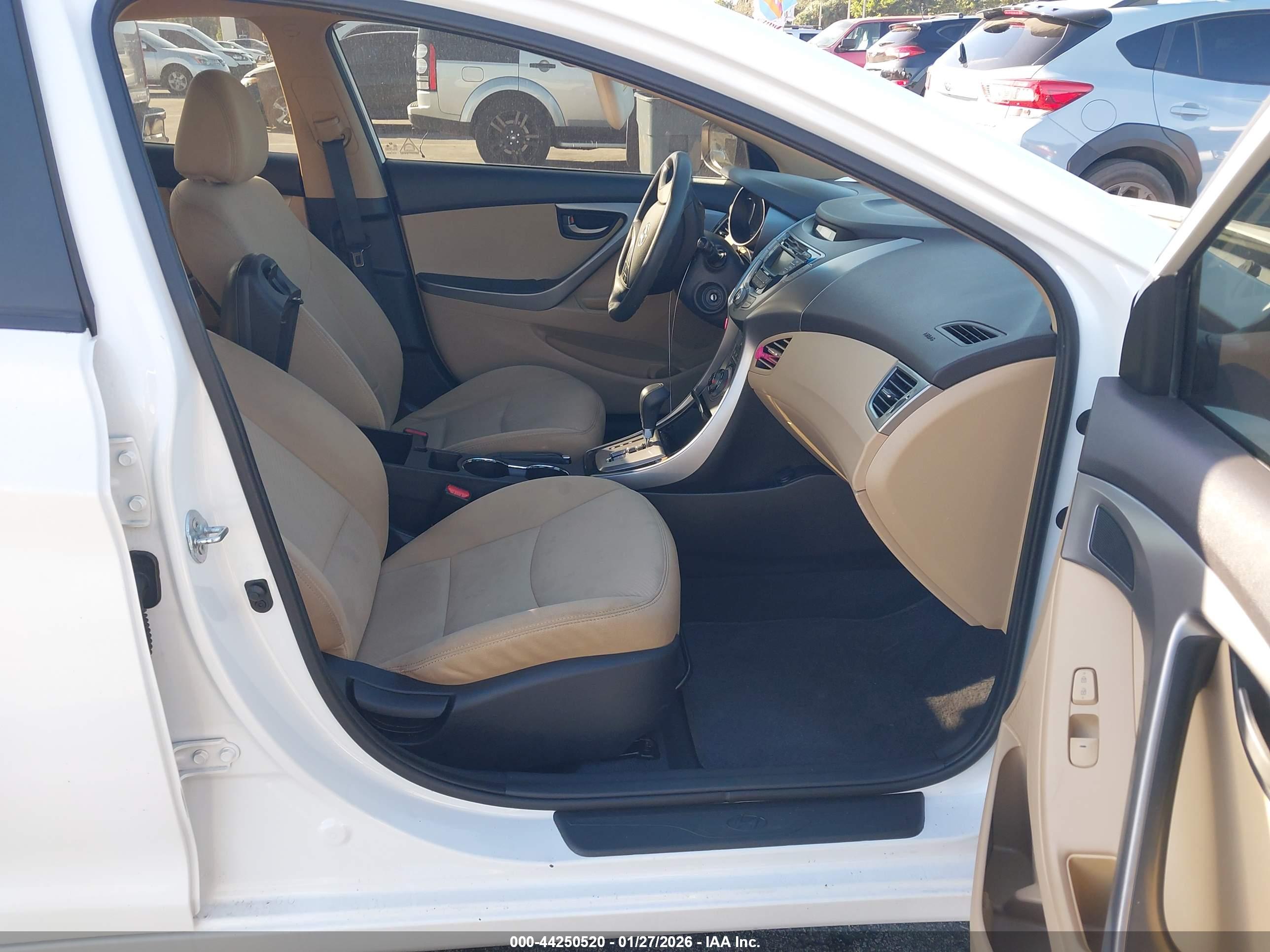 HYUNDAI ELANTRA image 5