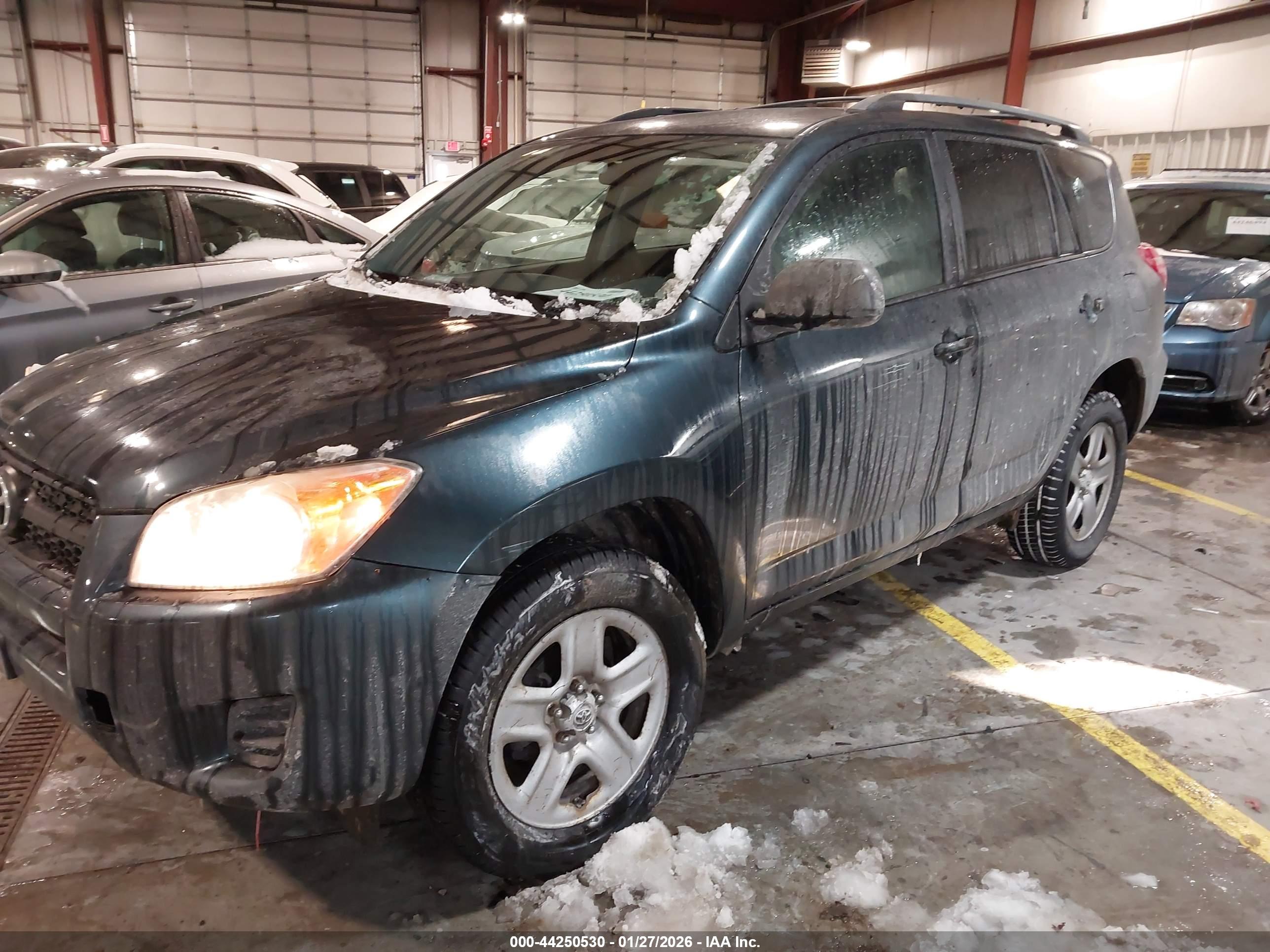 TOYOTA RAV4 image 2