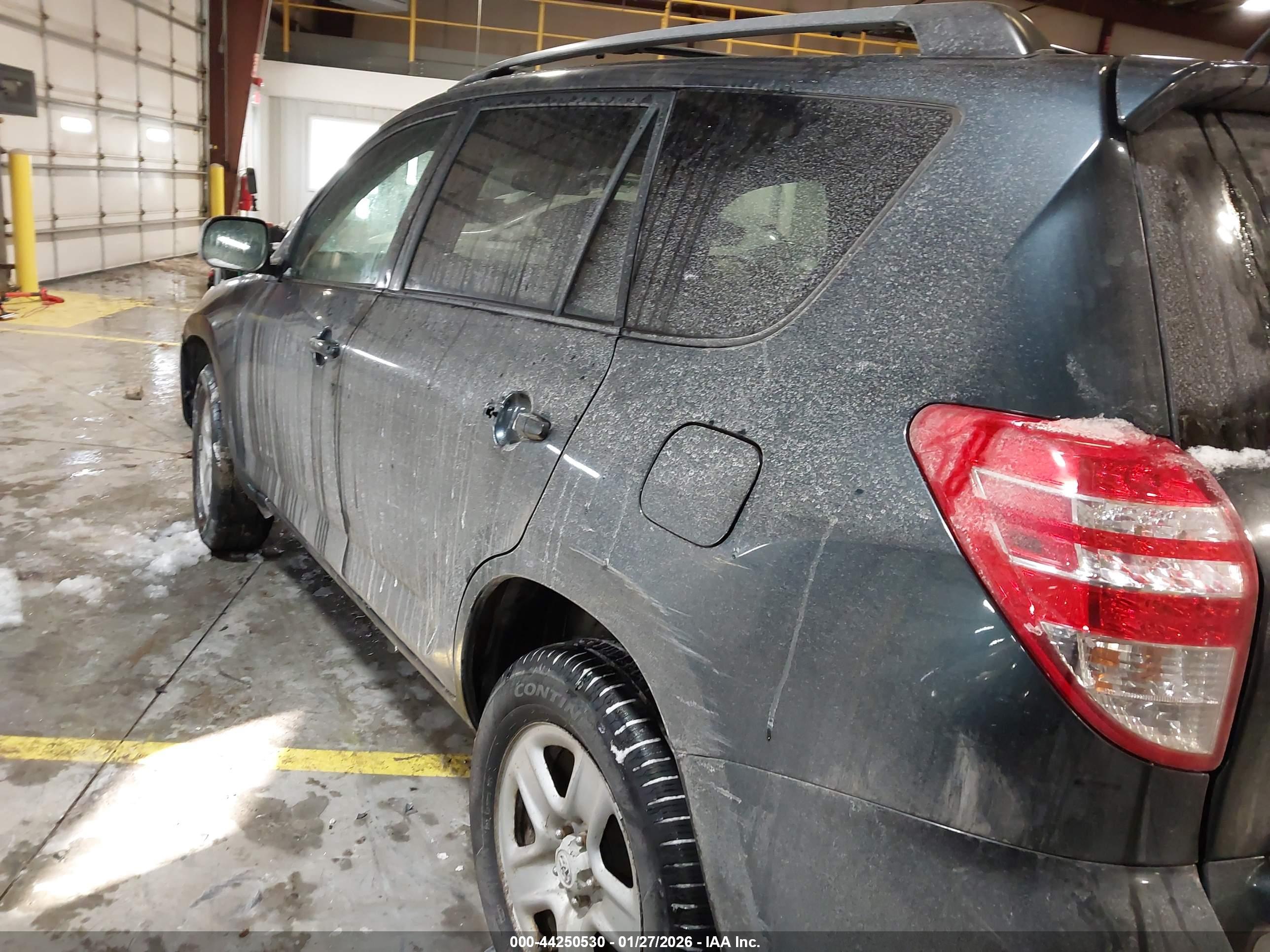 TOYOTA RAV4 image 3