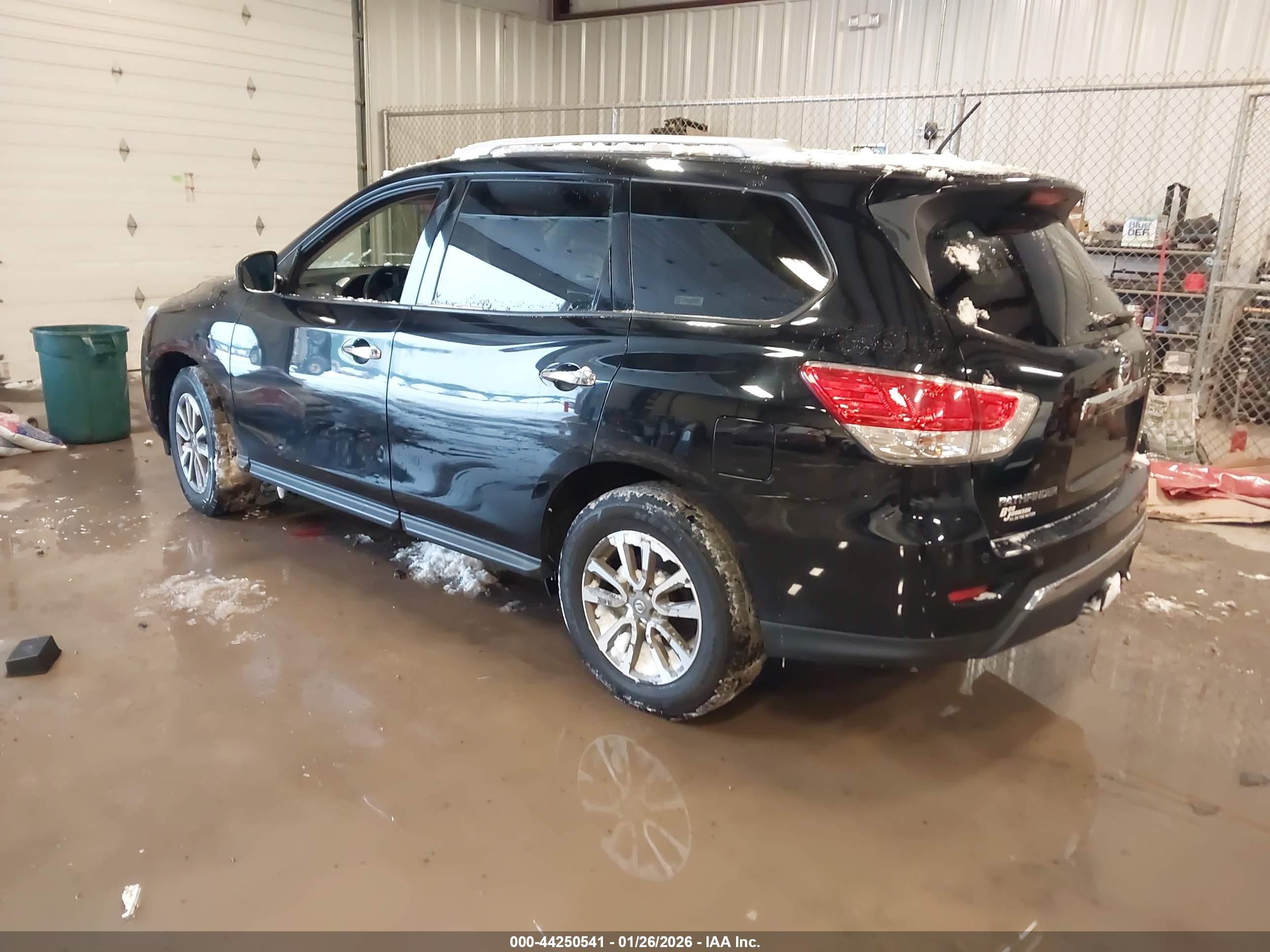 NISSAN PATHFINDER image 3