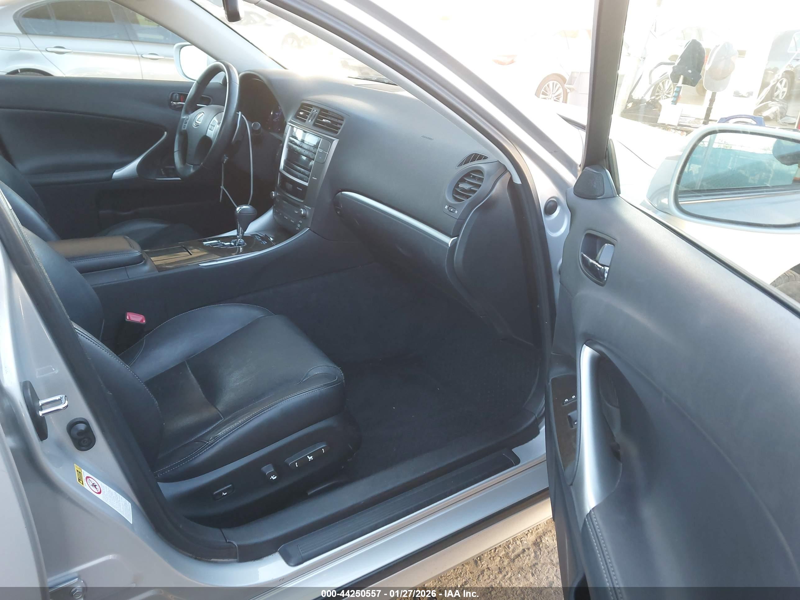 LEXUS IS image 5