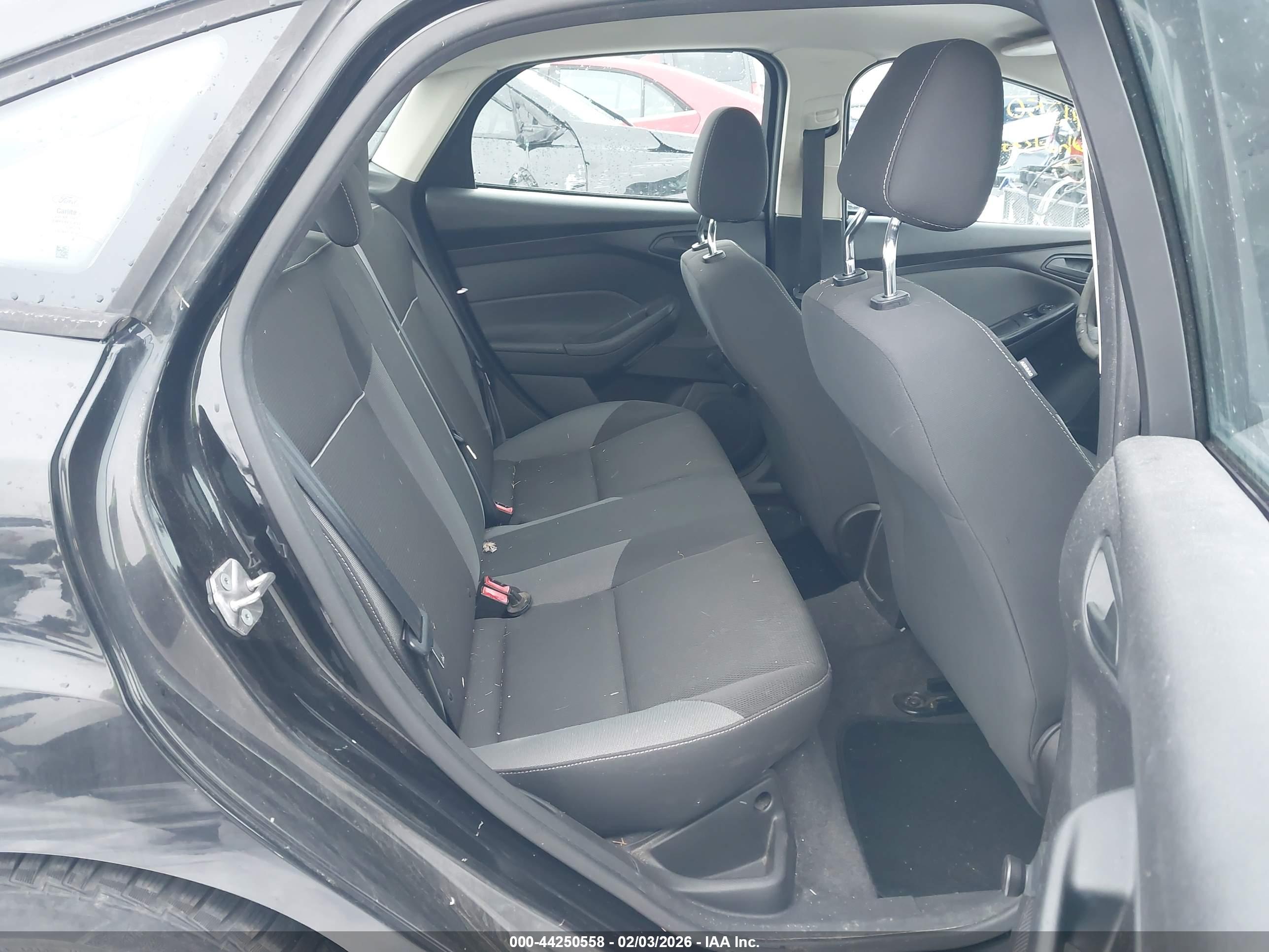 FORD FOCUS image 8