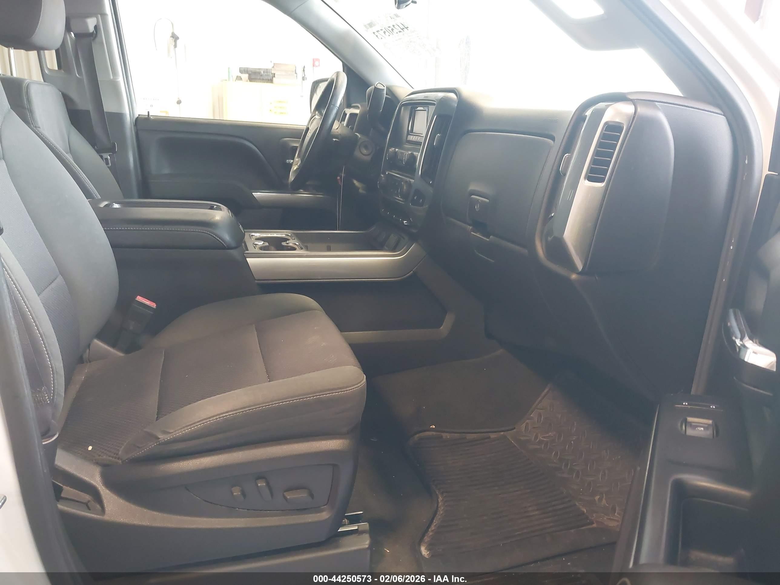 CHEVROLET SILVERADO image 5