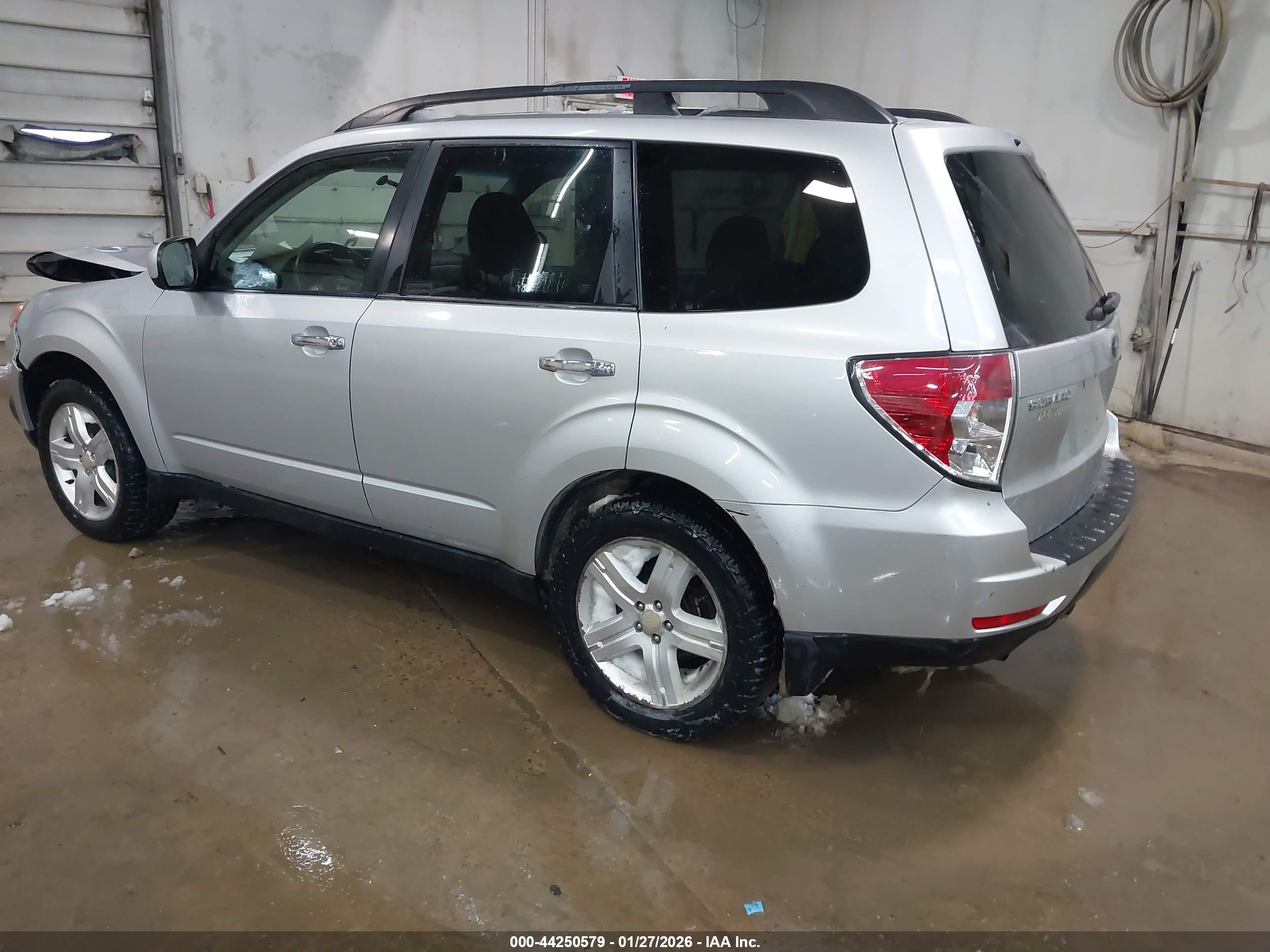 SUBARU FORESTER image 3