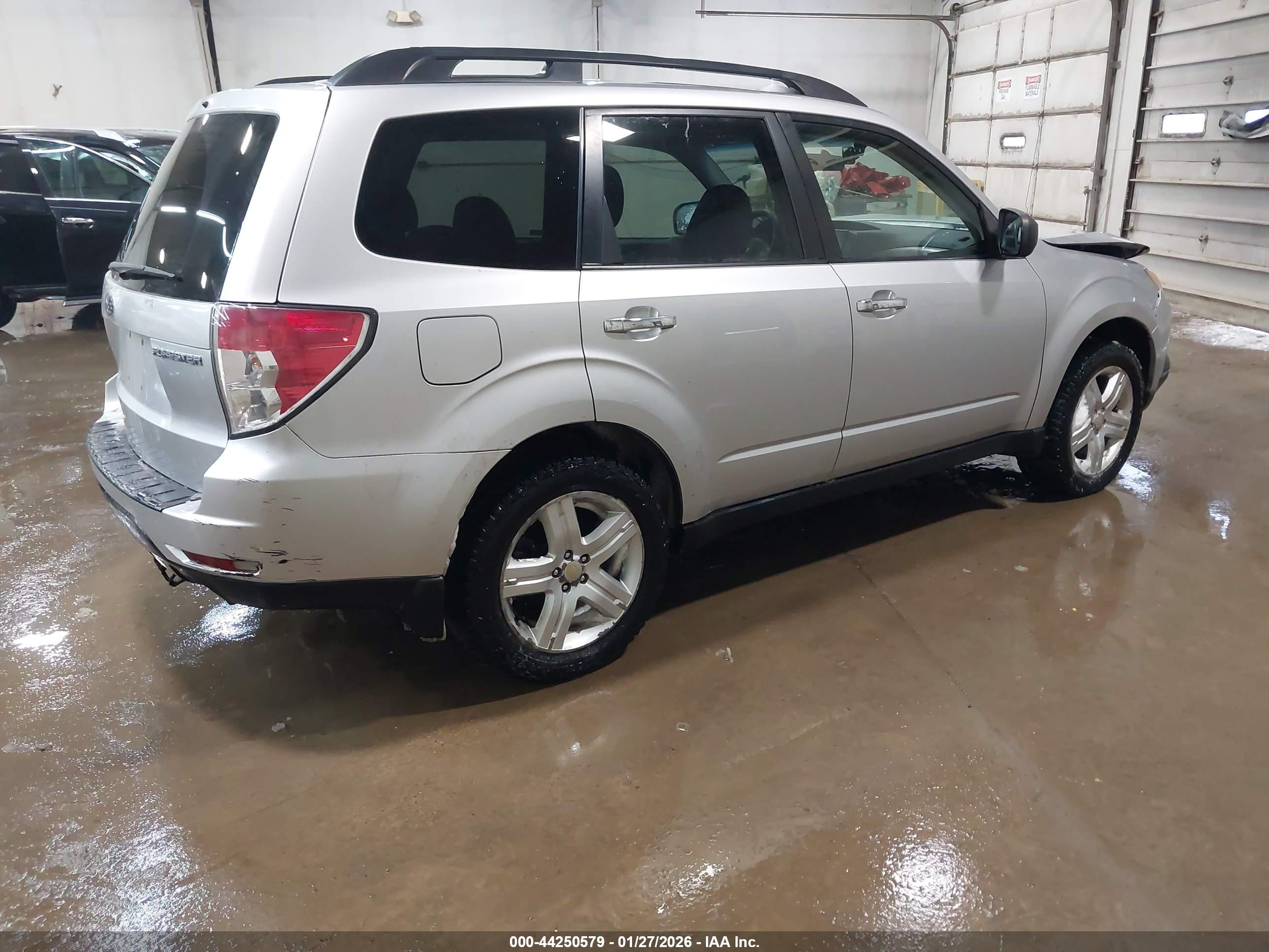 SUBARU FORESTER image 4
