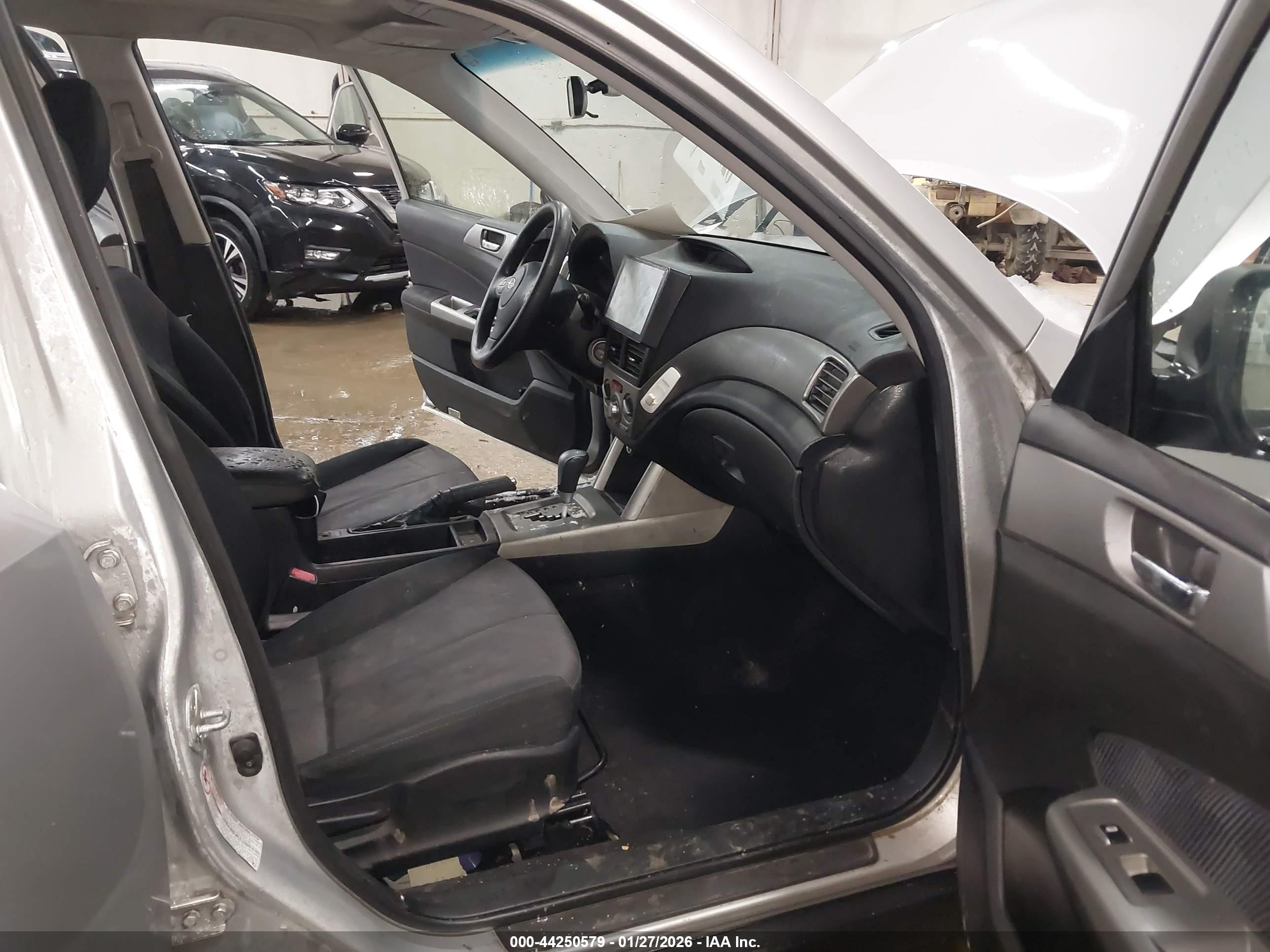 SUBARU FORESTER image 5