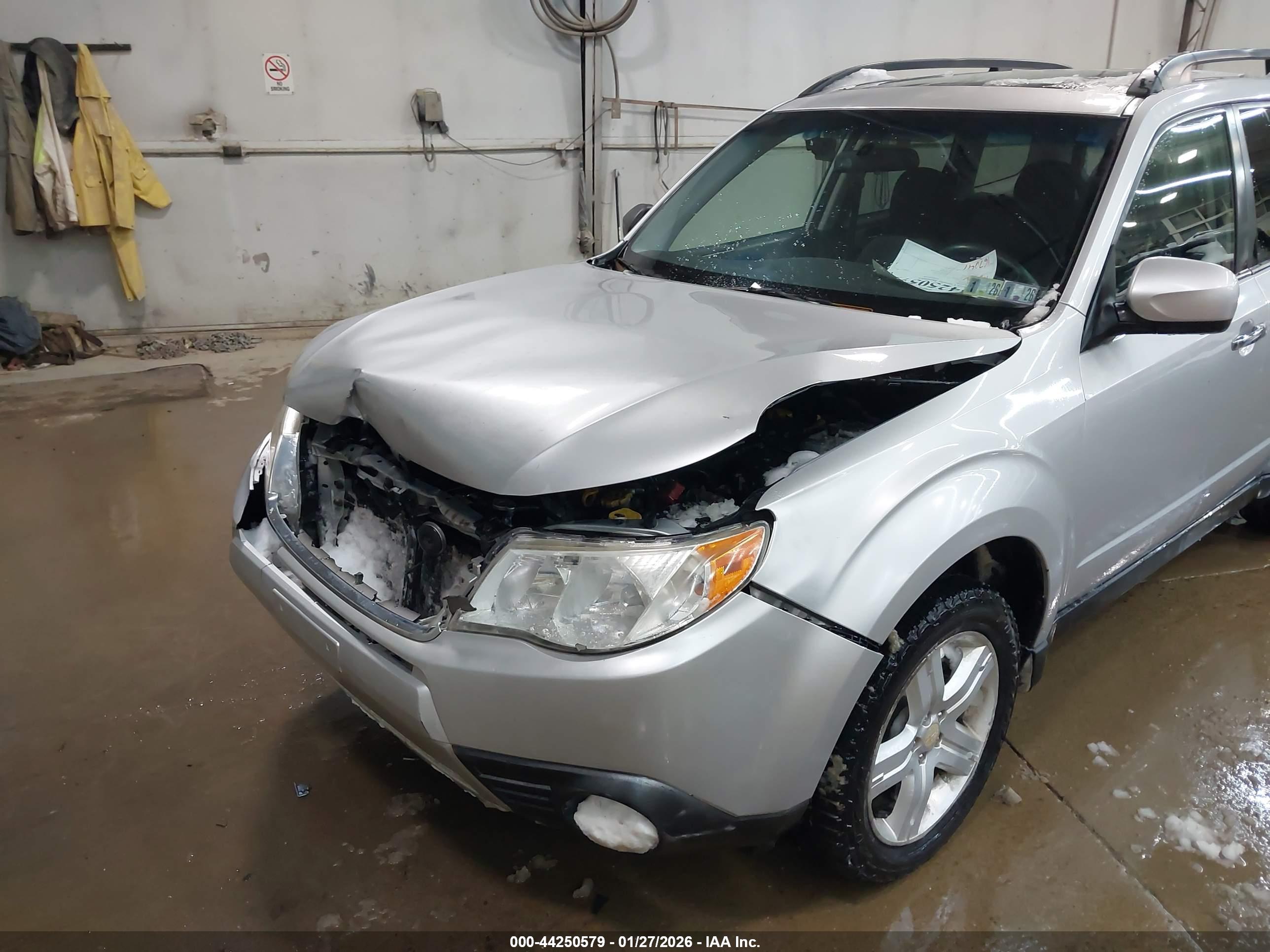SUBARU FORESTER image 6