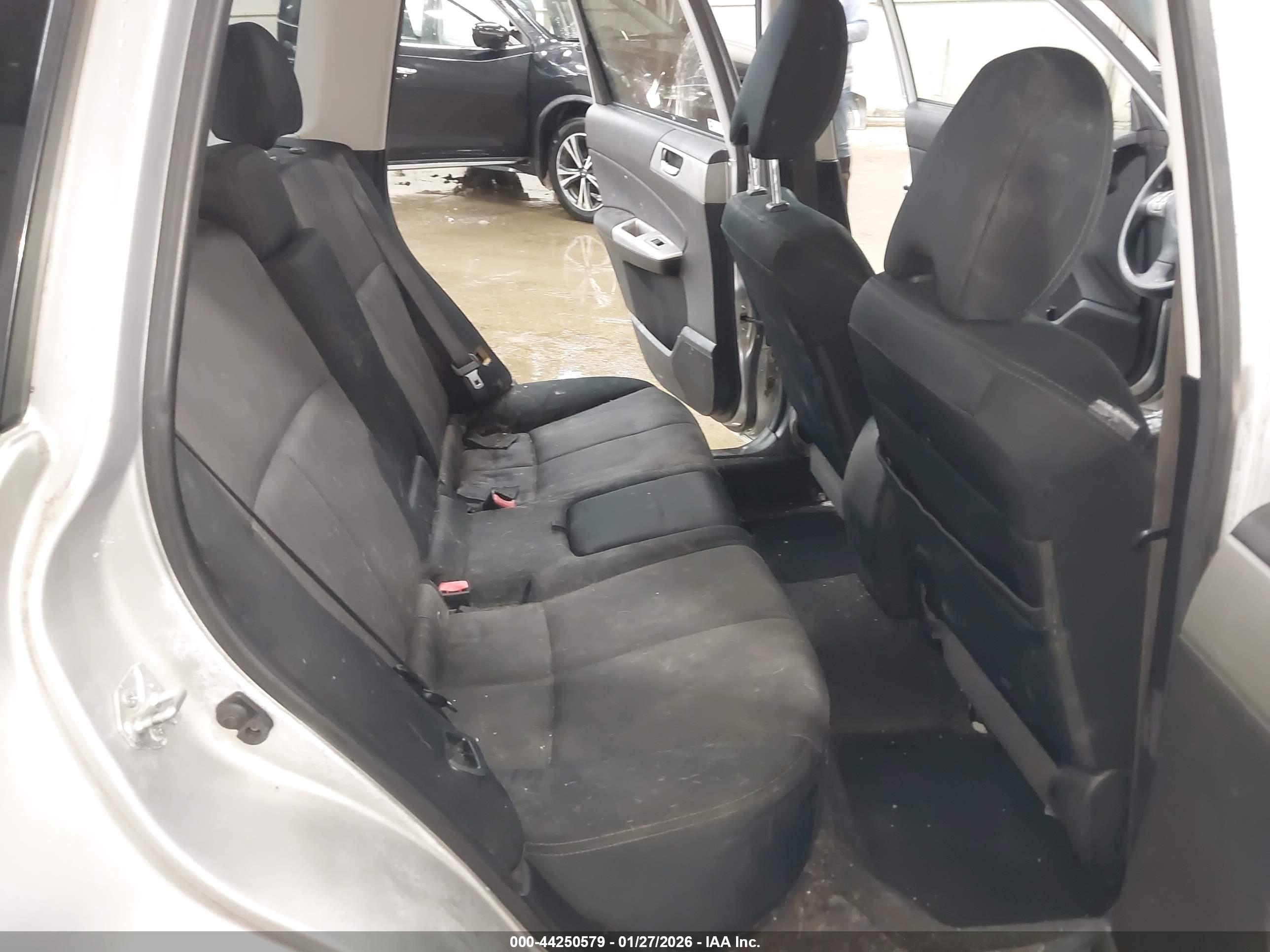 SUBARU FORESTER image 8