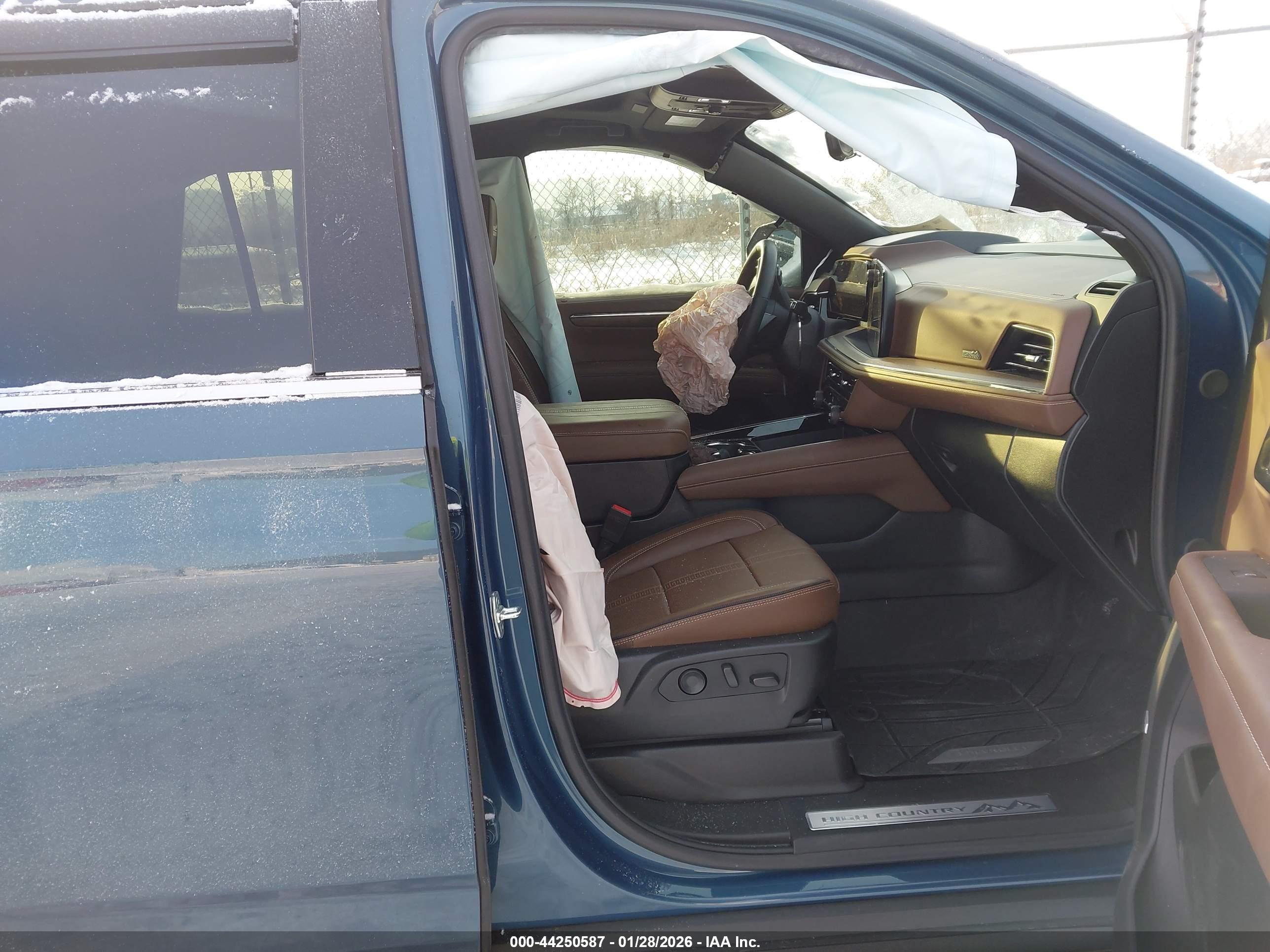 CHEVROLET TAHOE image 5