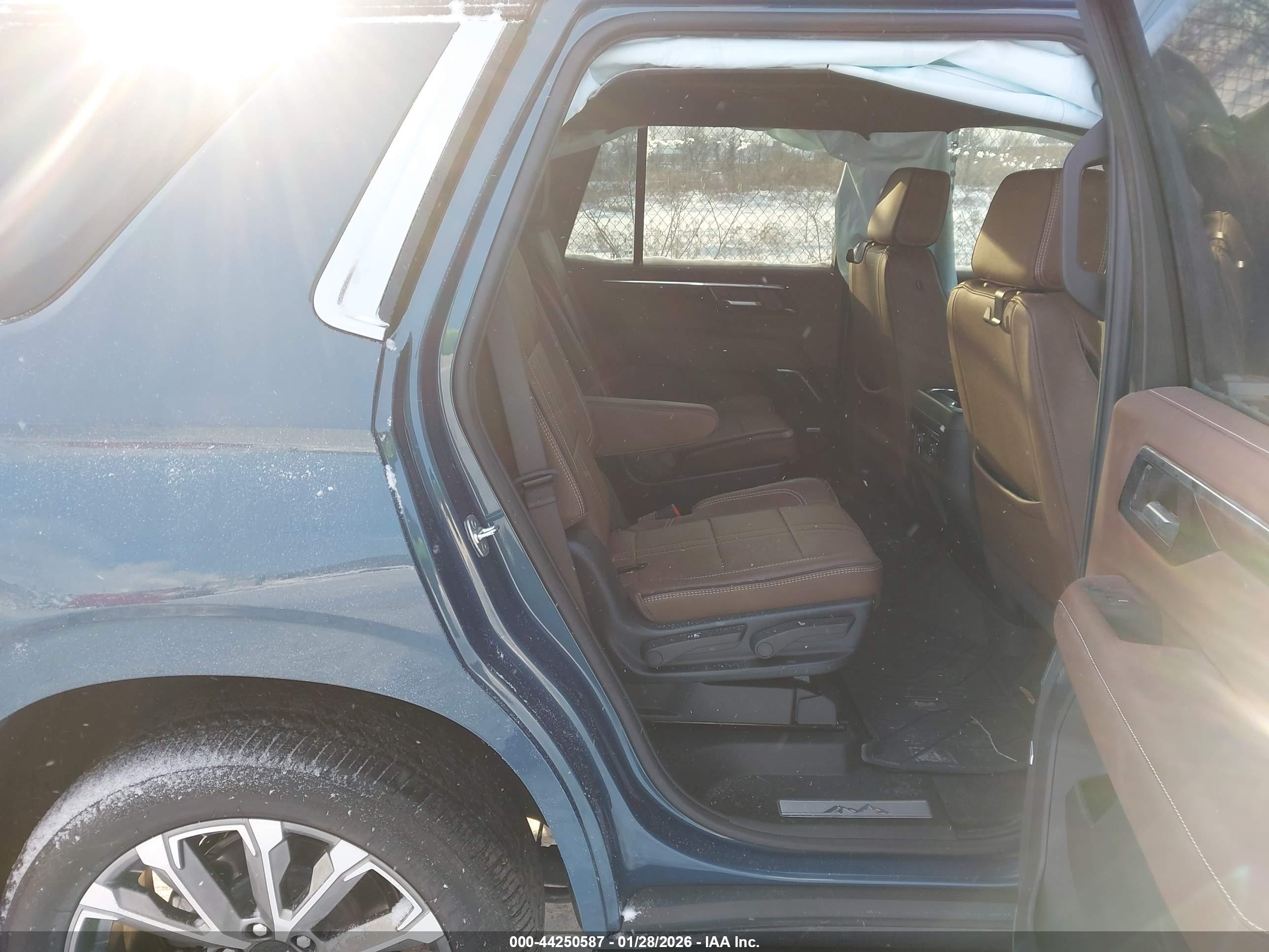 CHEVROLET TAHOE image 8