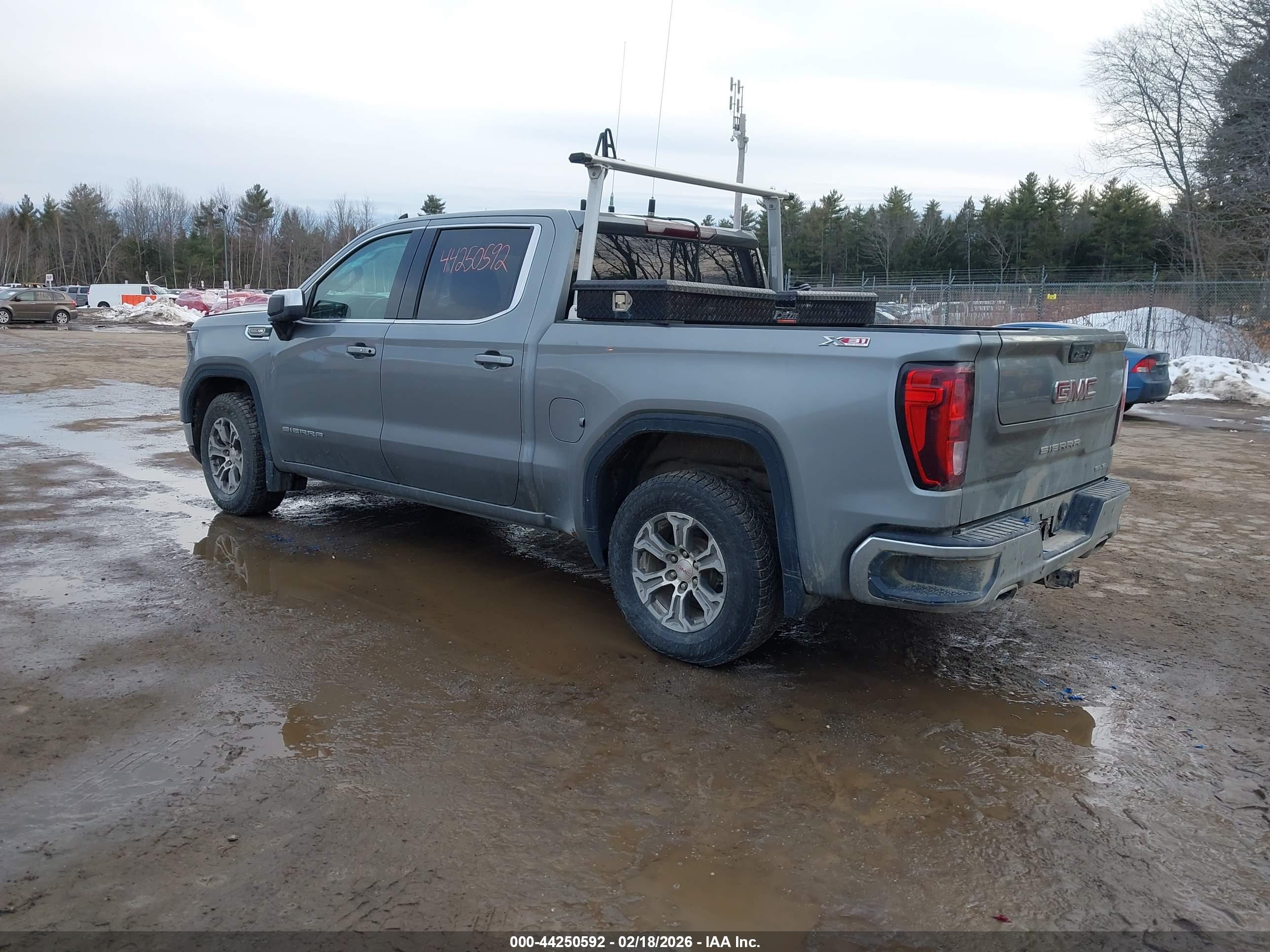 GMC SIERRA image 3