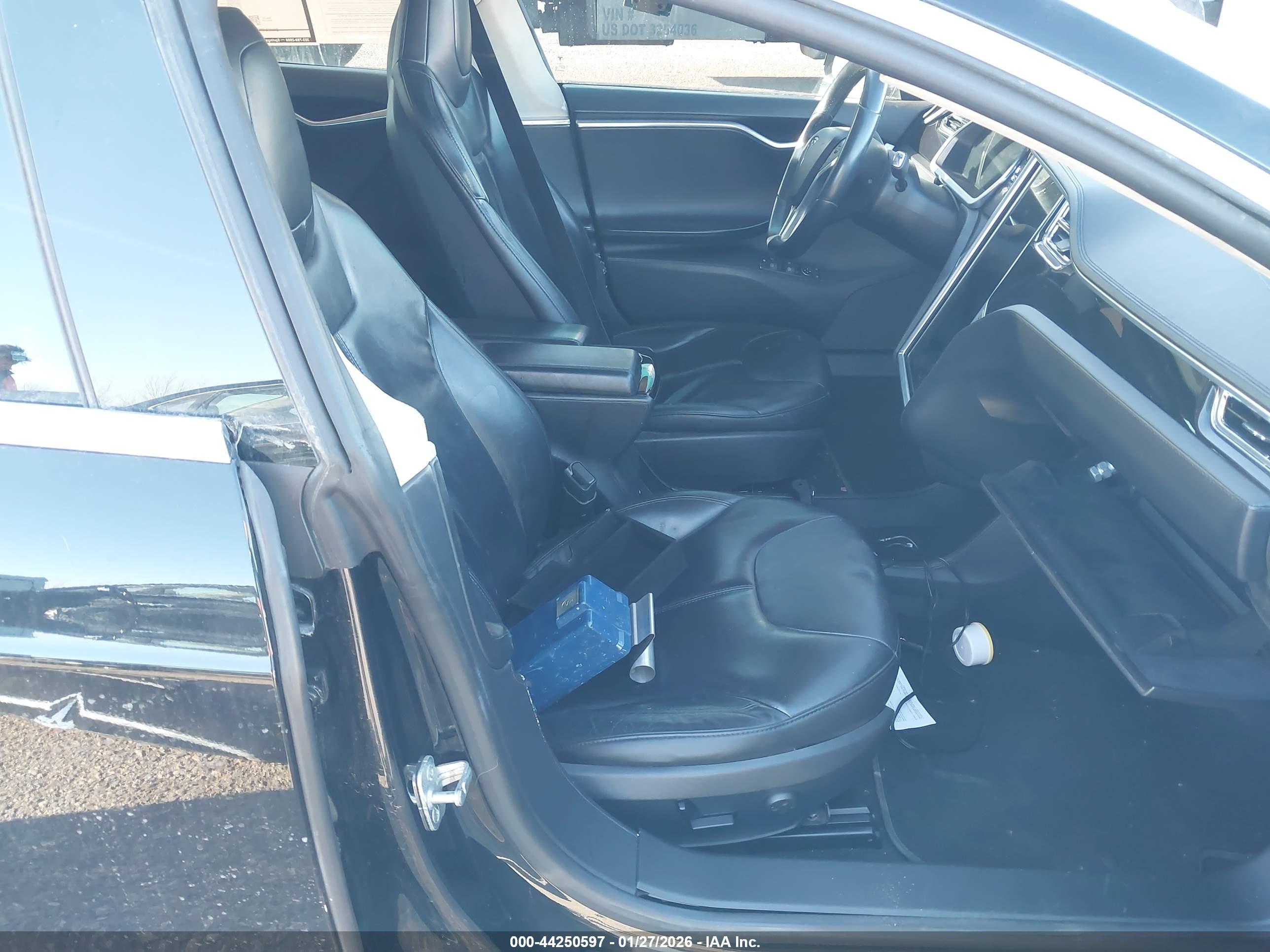 TESLA MODEL image 5