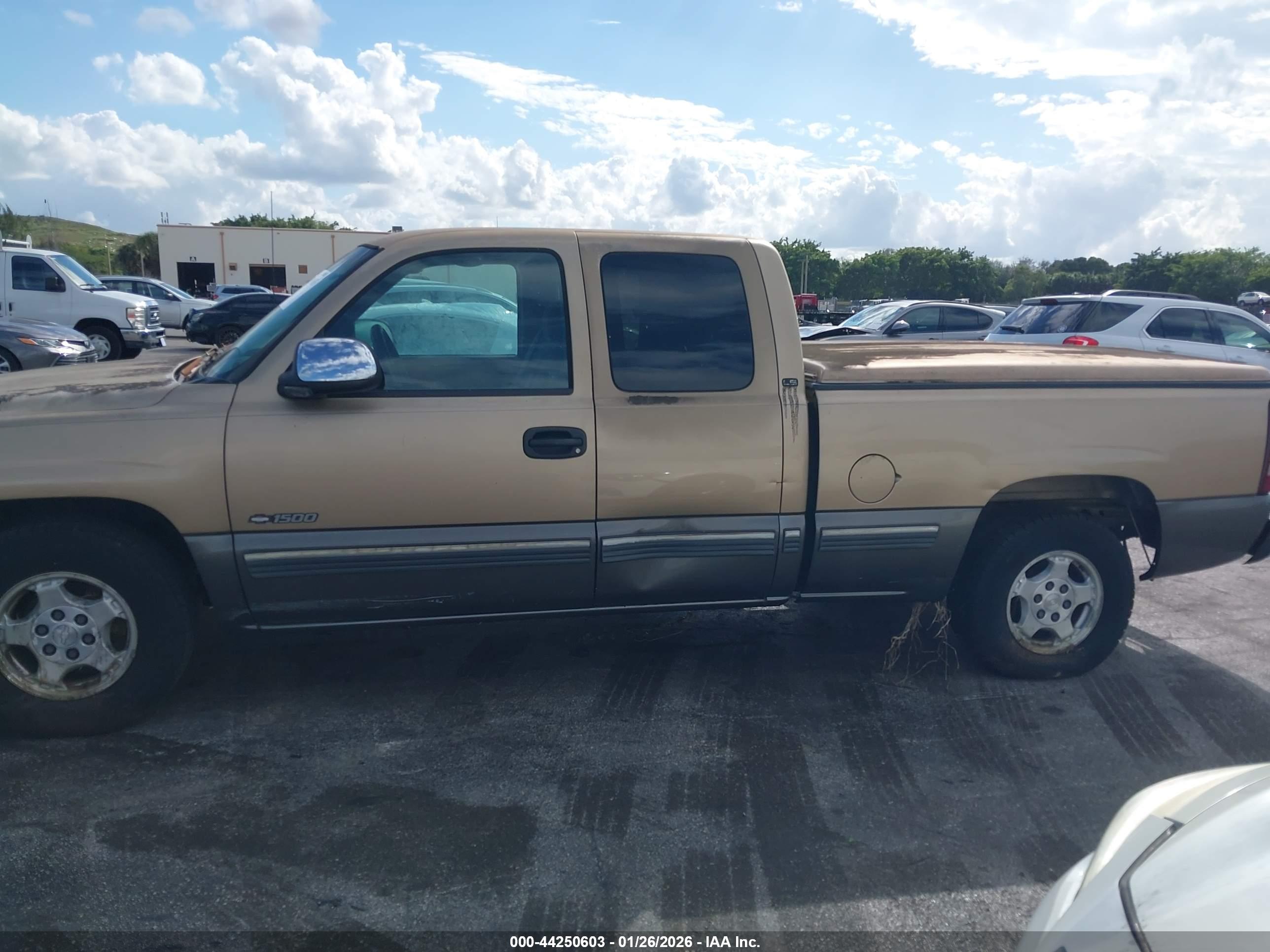 CHEVROLET SILVERADO image 6