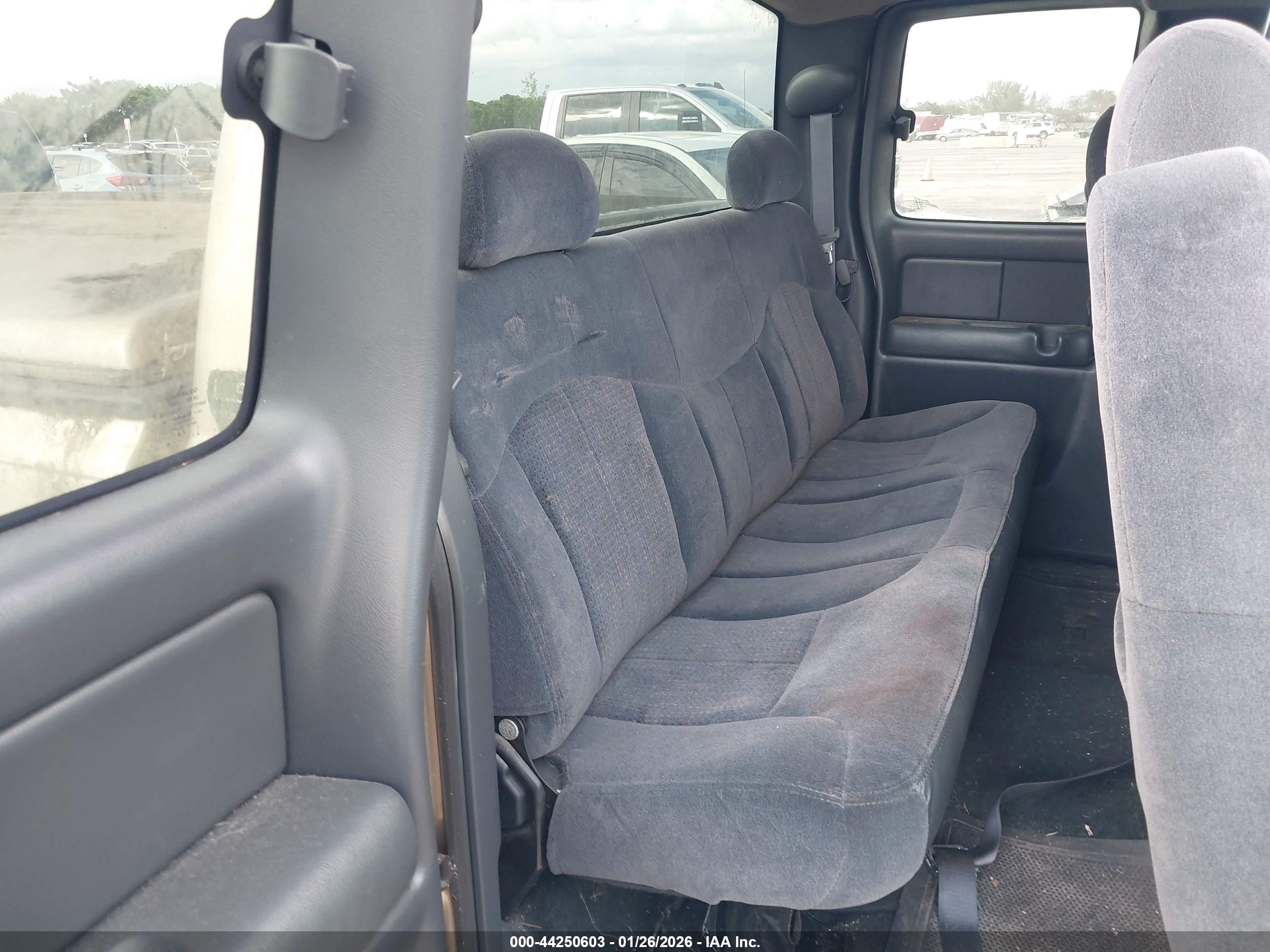 CHEVROLET SILVERADO image 8
