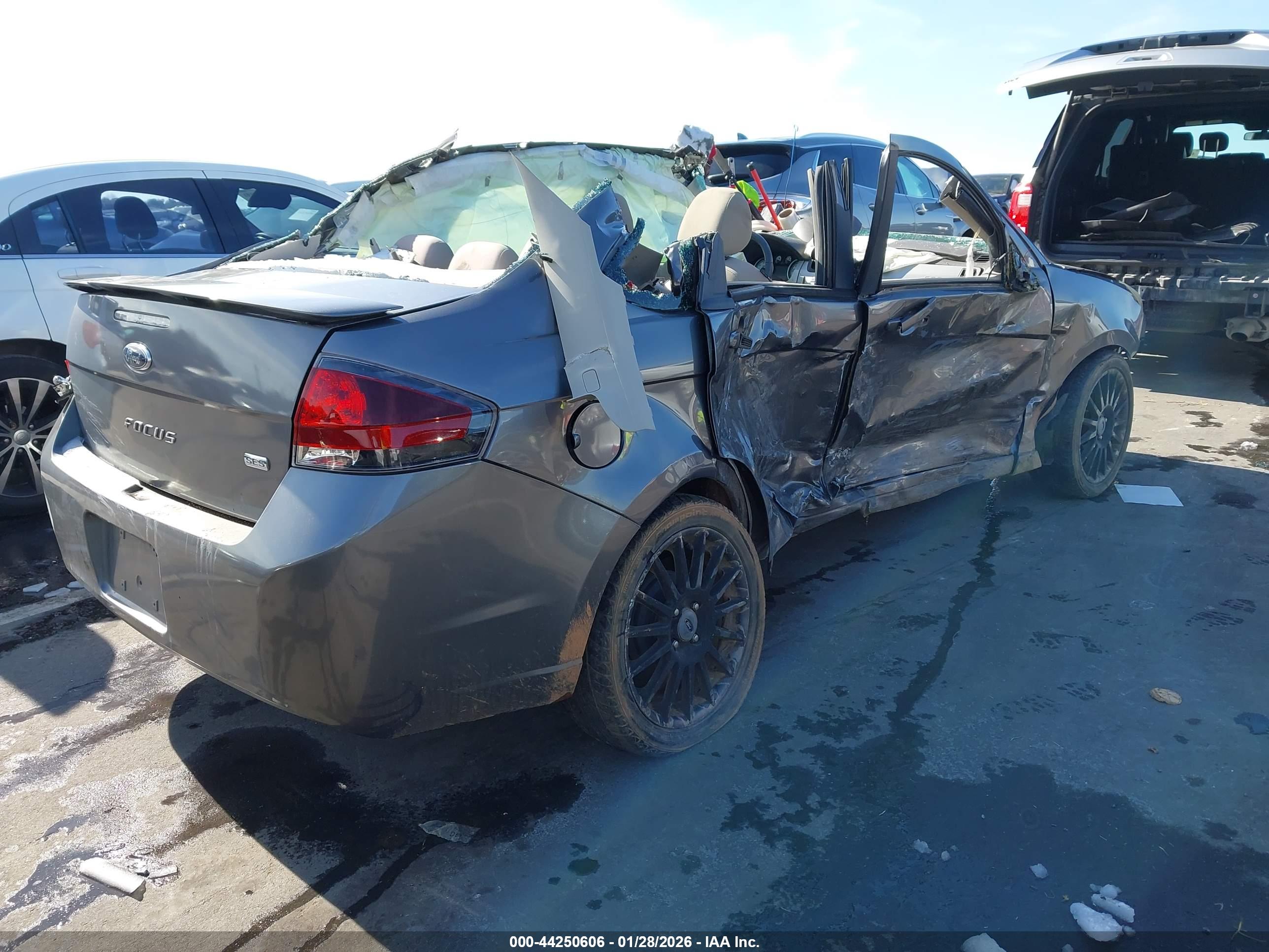 FORD FOCUS image 4