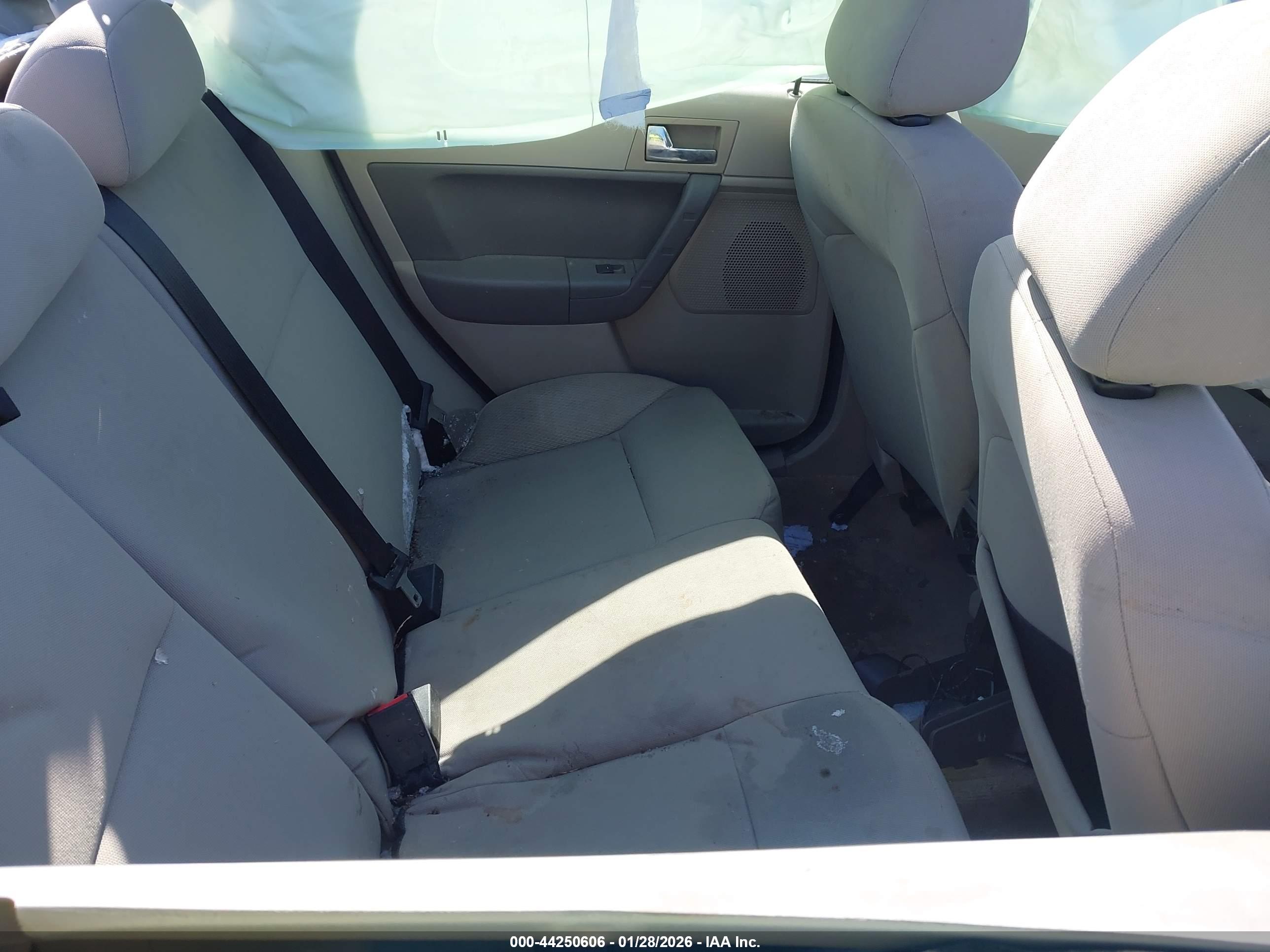 FORD FOCUS image 8
