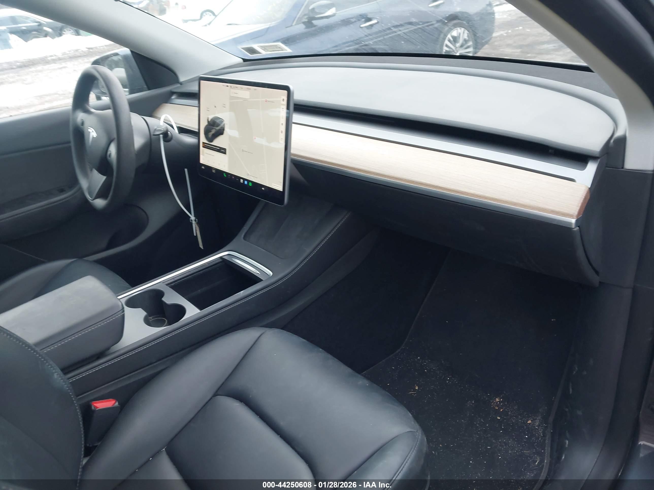 TESLA MODEL image 5