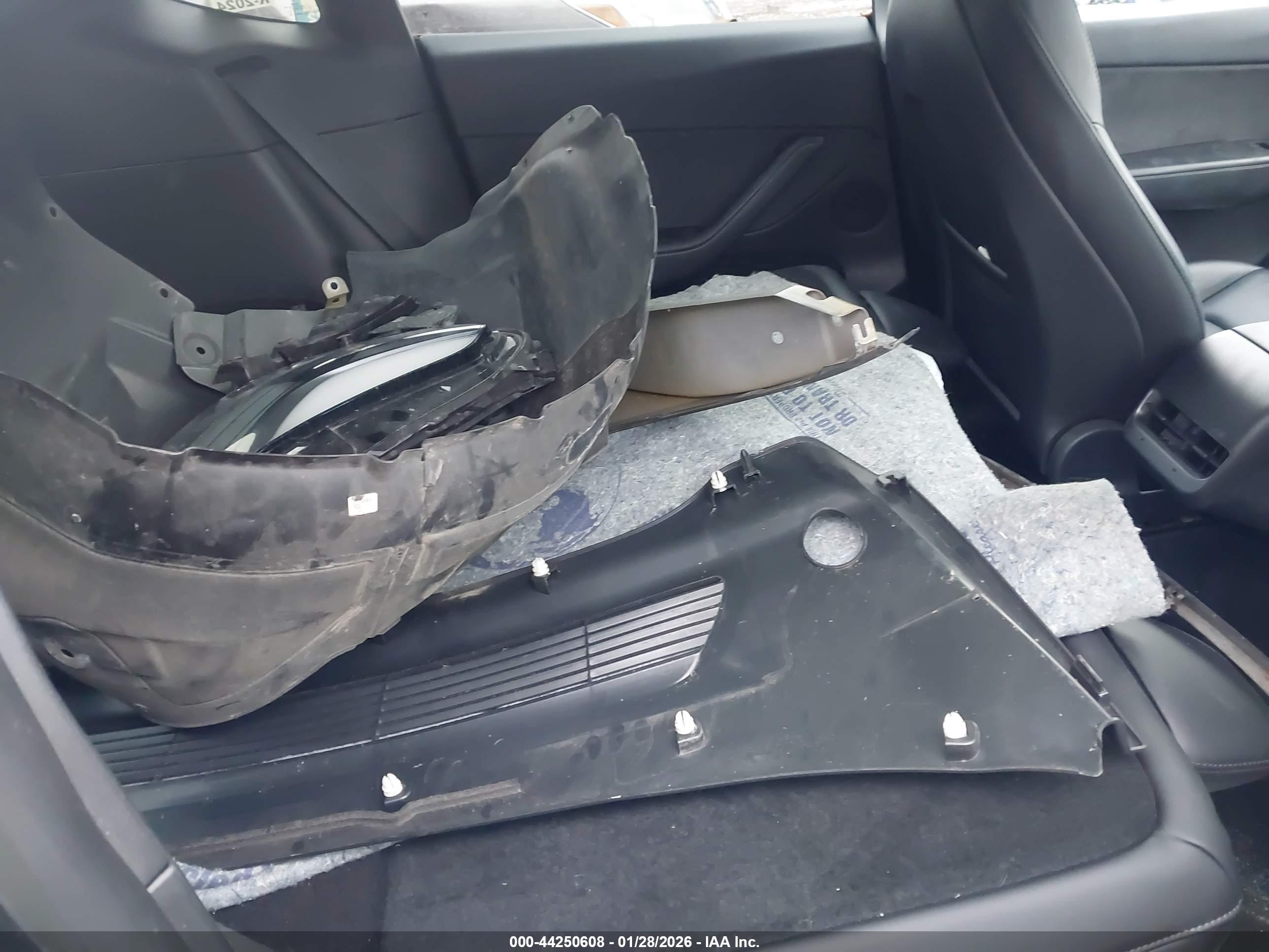 TESLA MODEL image 8
