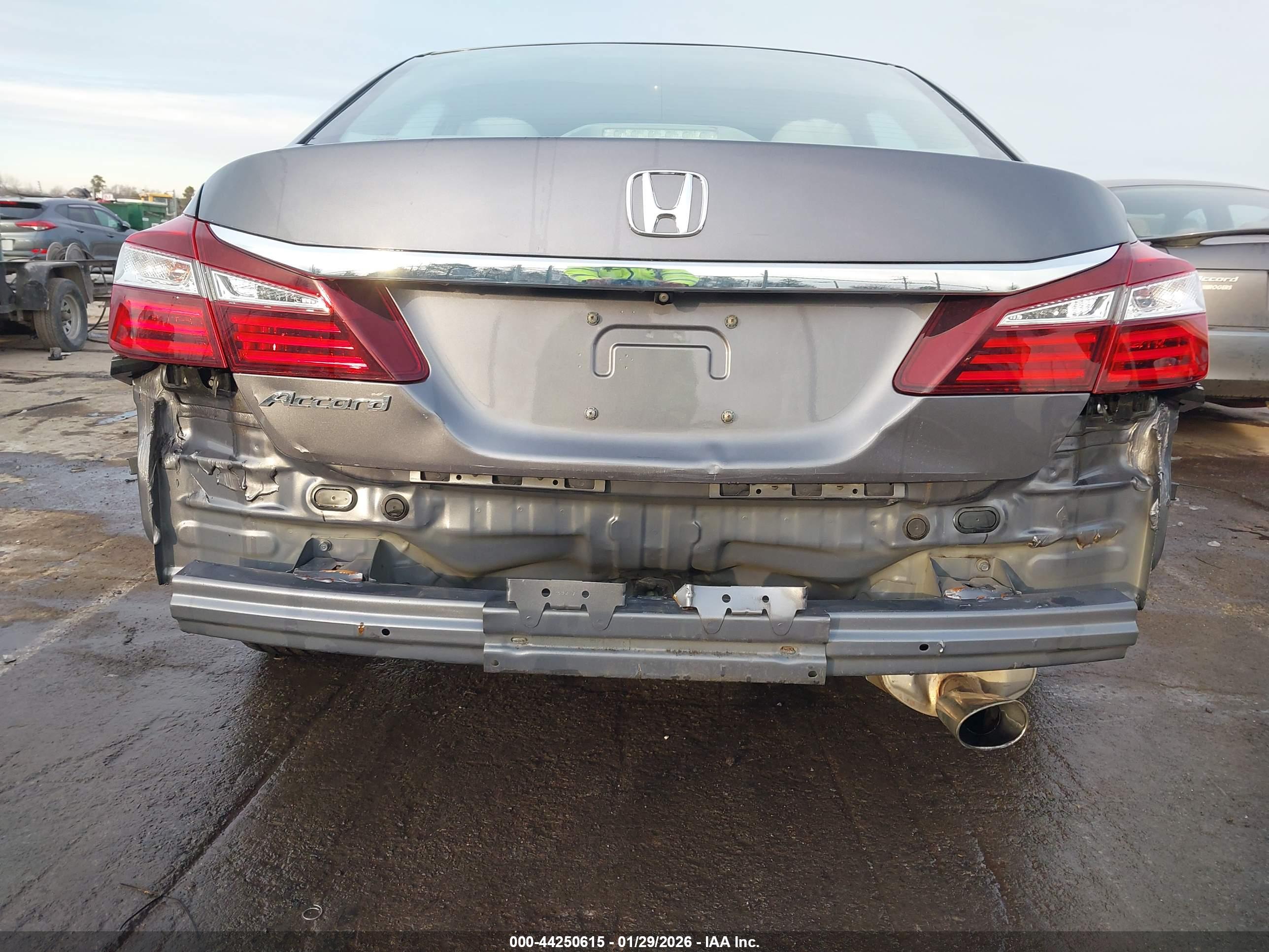 HONDA ACCORD image 6