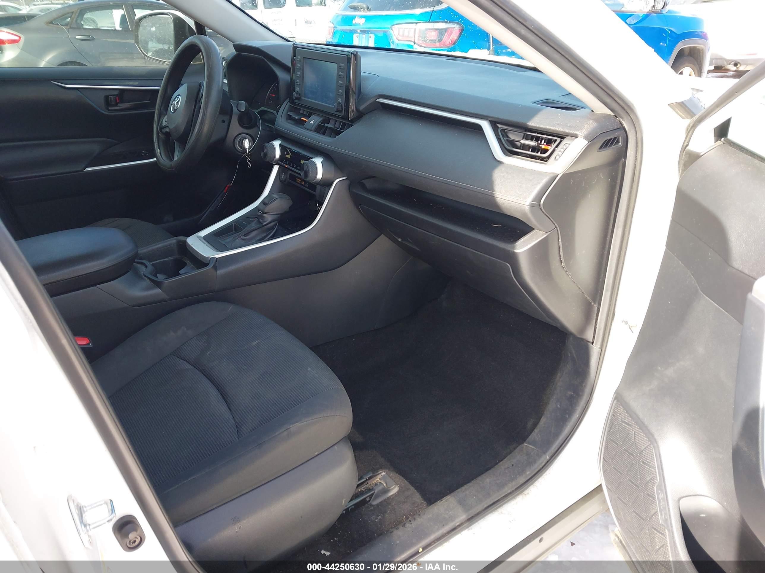 TOYOTA RAV4 image 5