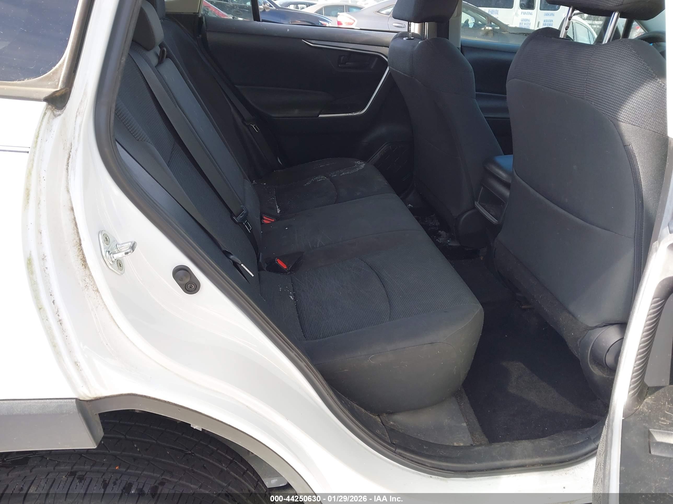 TOYOTA RAV4 image 8