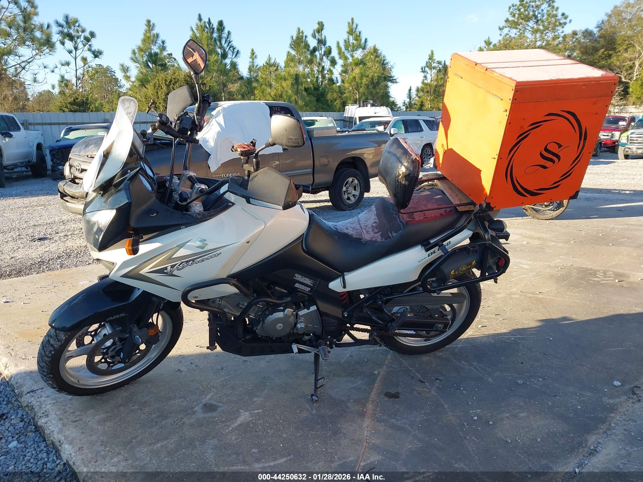 SUZUKI DL650 image 2