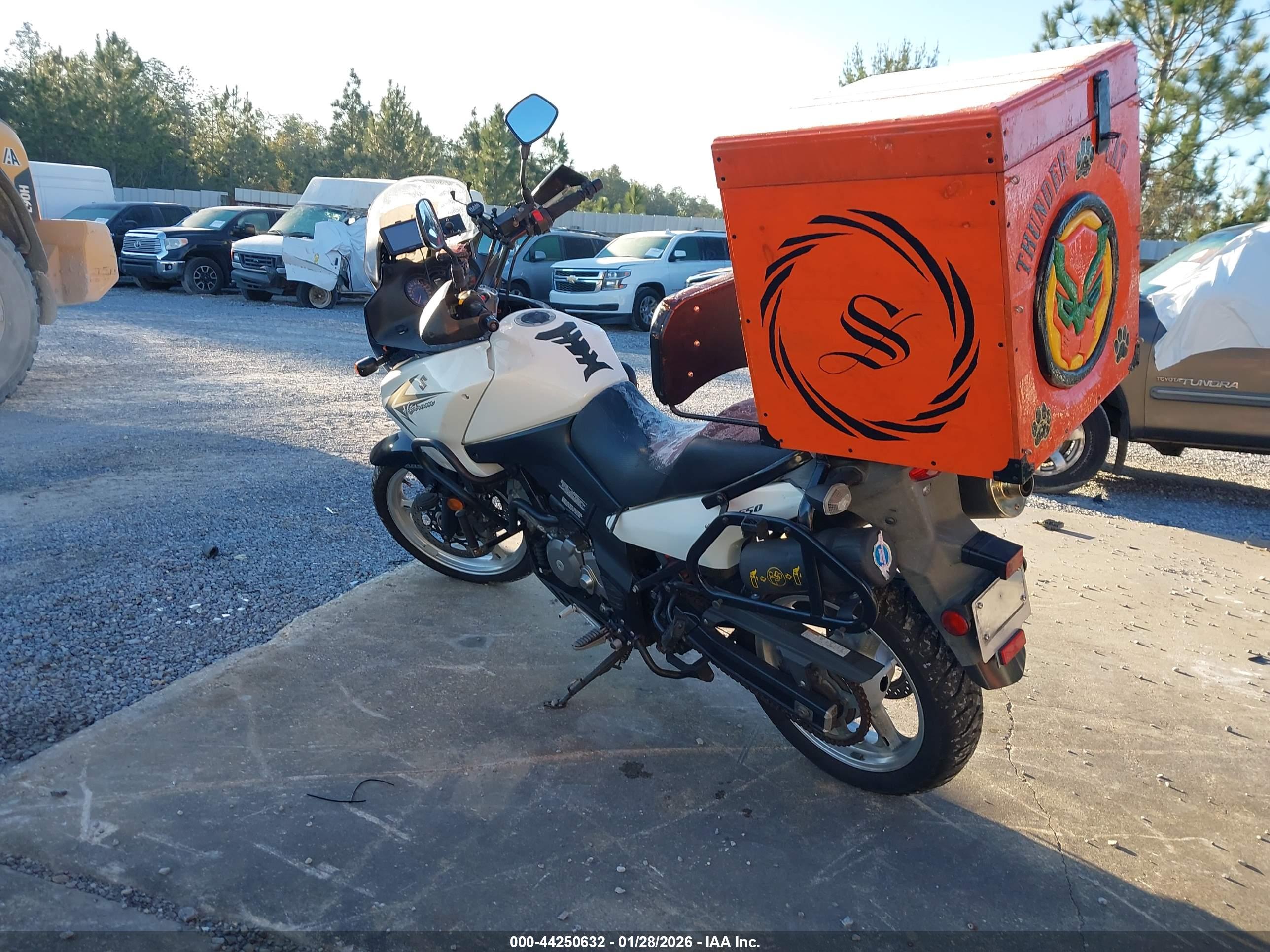 SUZUKI DL650 image 3