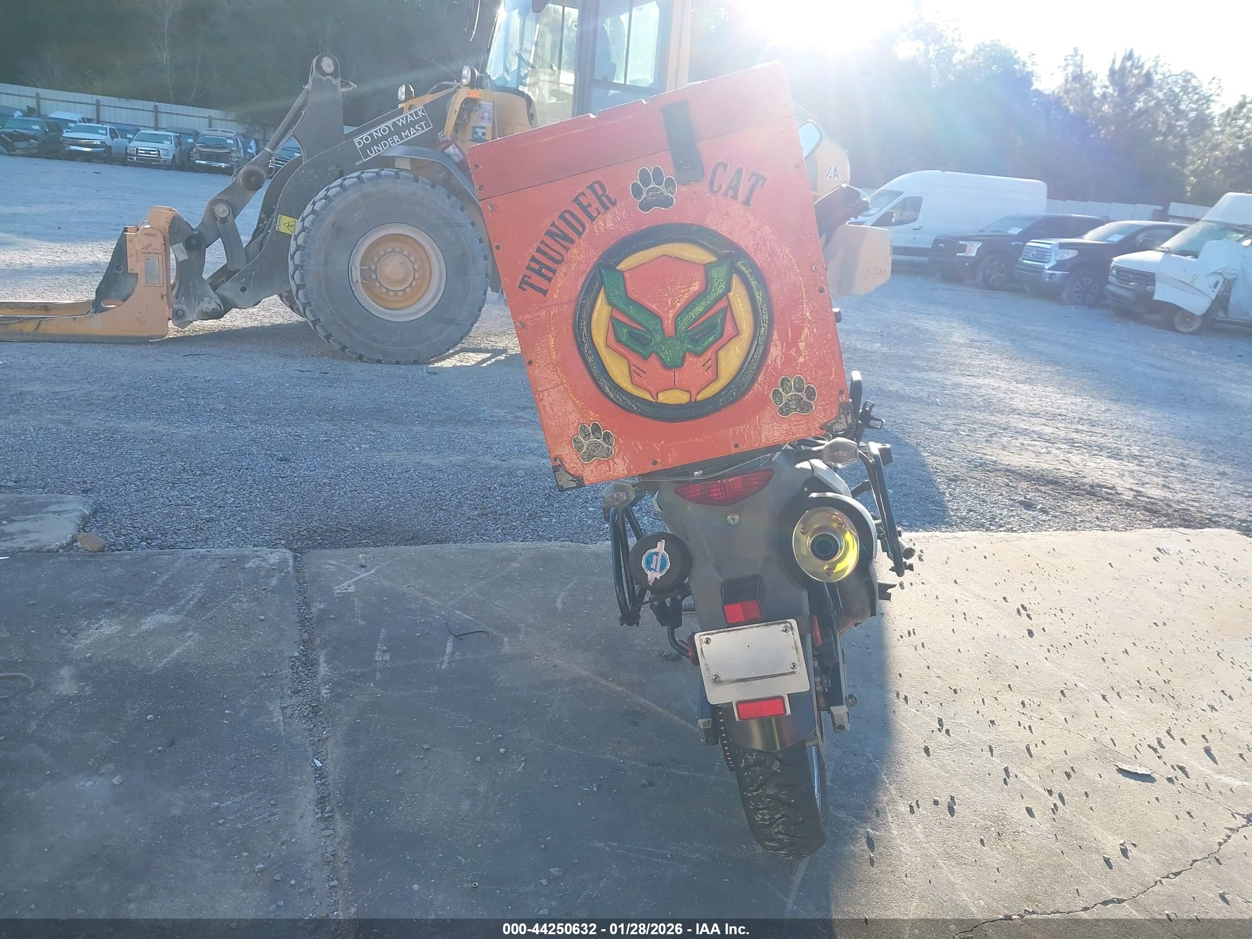 SUZUKI DL650 image 6