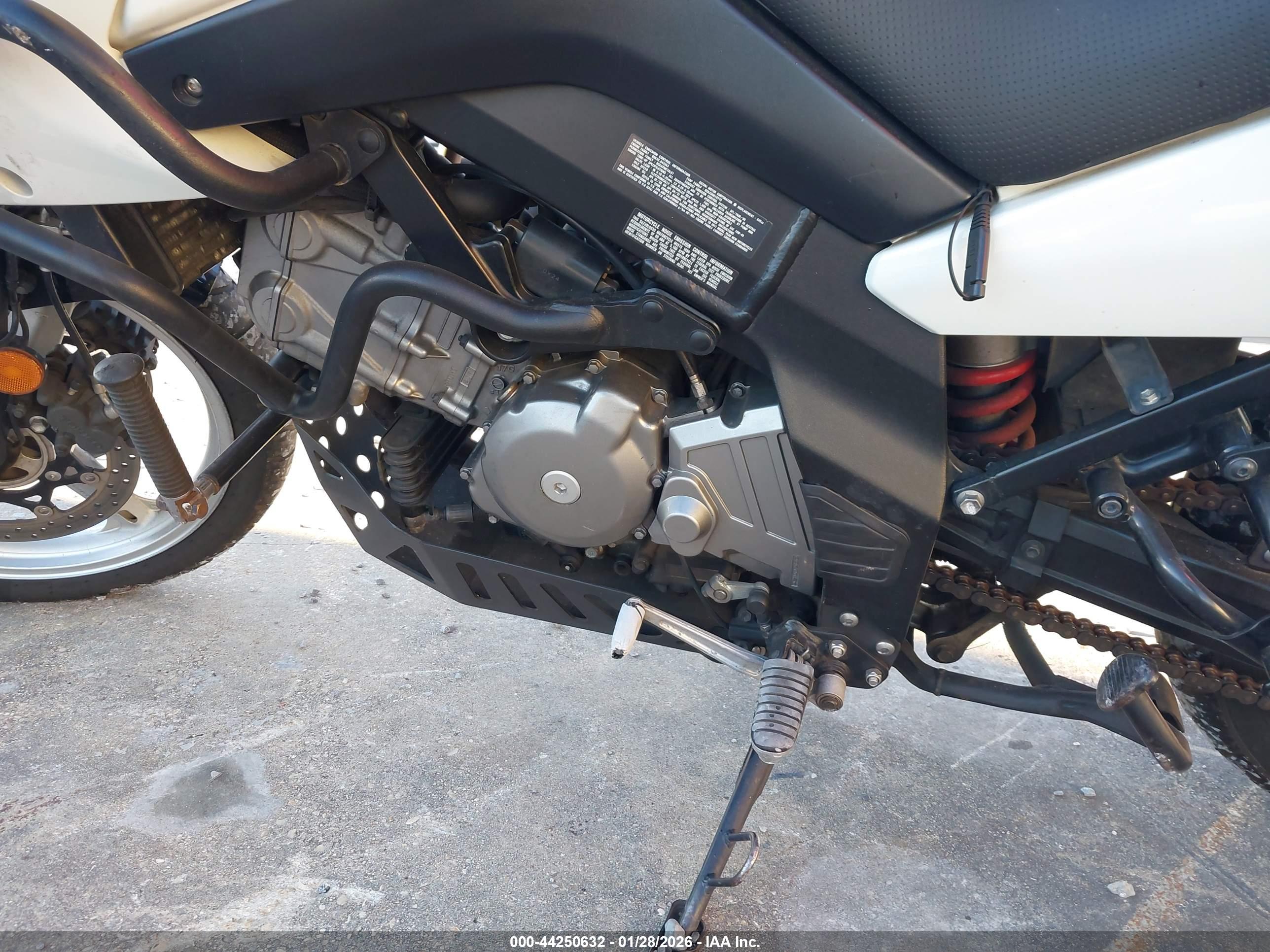 SUZUKI DL650 image 9