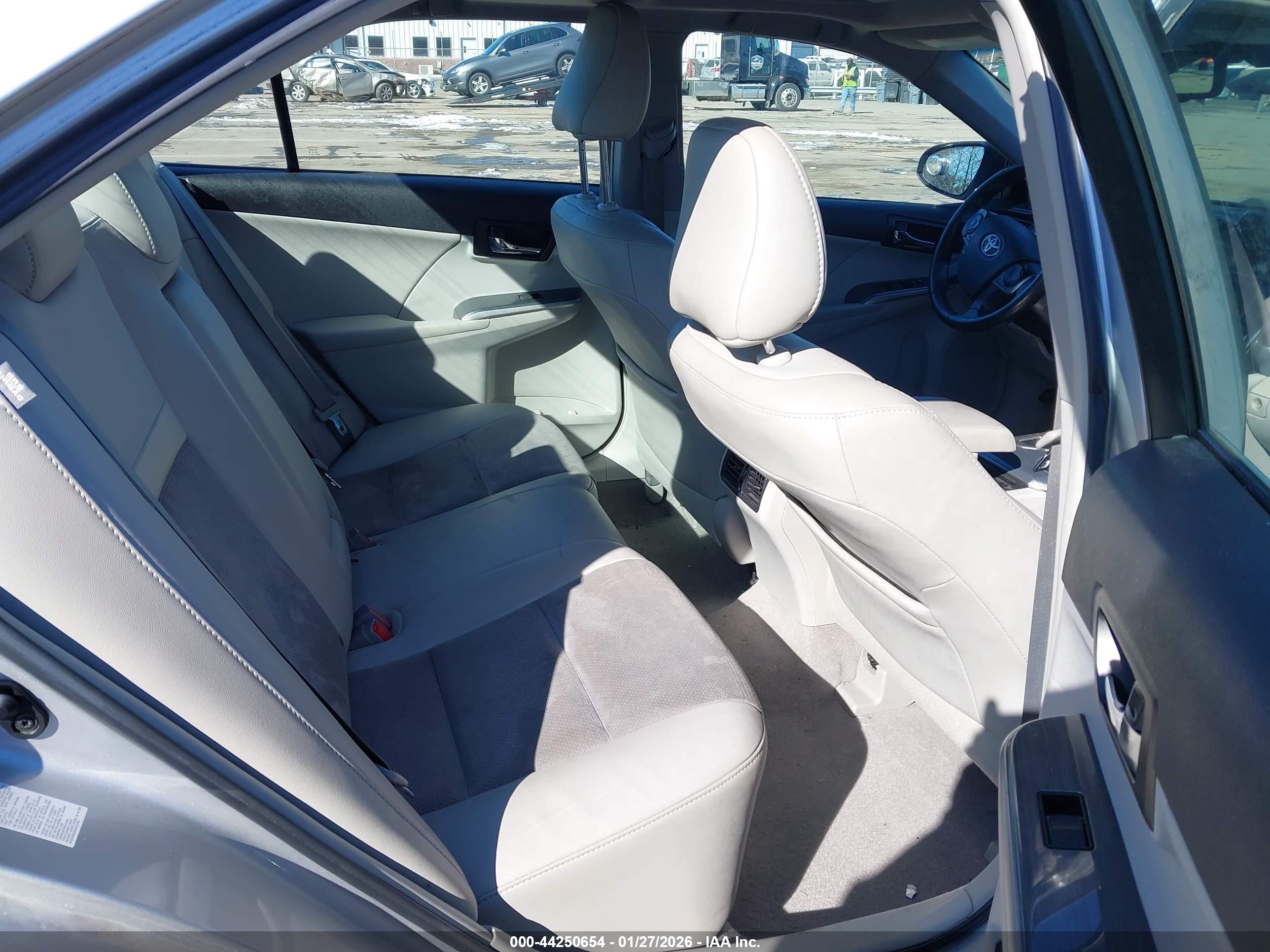 TOYOTA CAMRY image 8