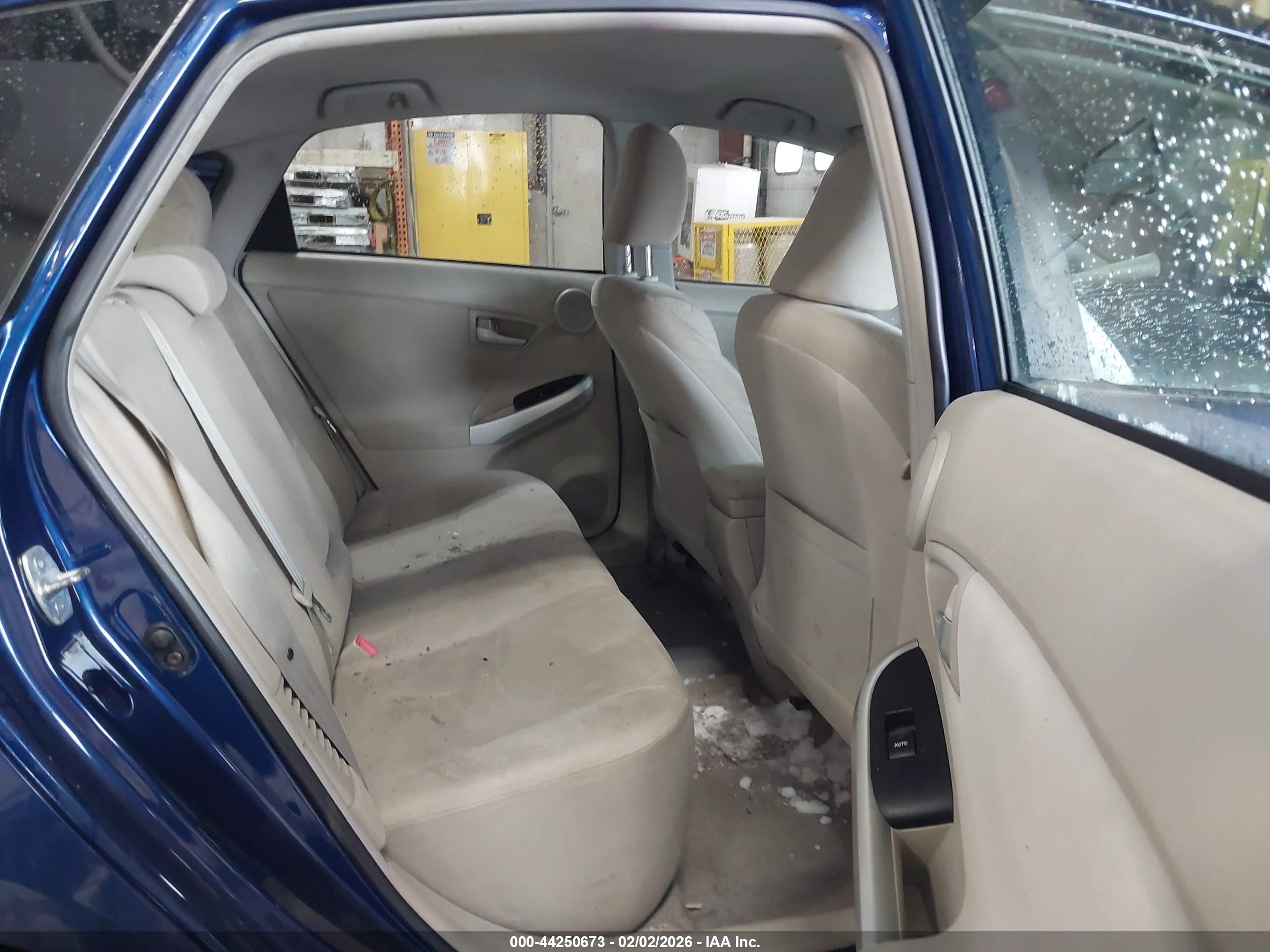TOYOTA PRIUS image 8