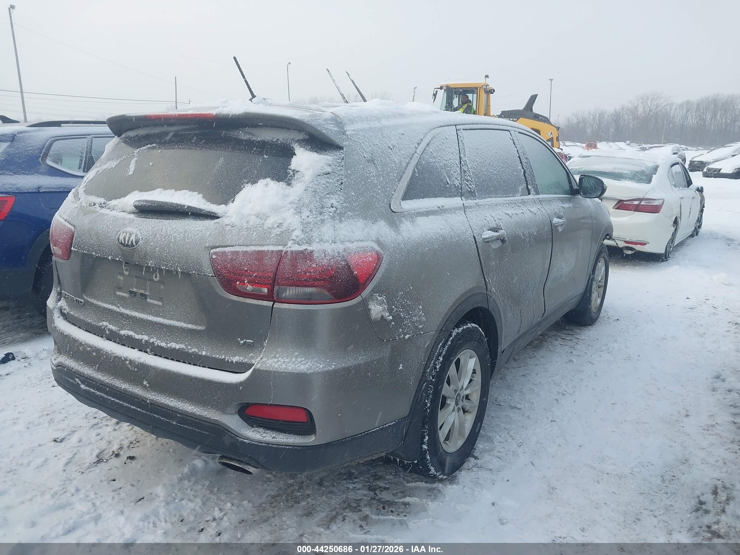 KIA SORENTO image 4