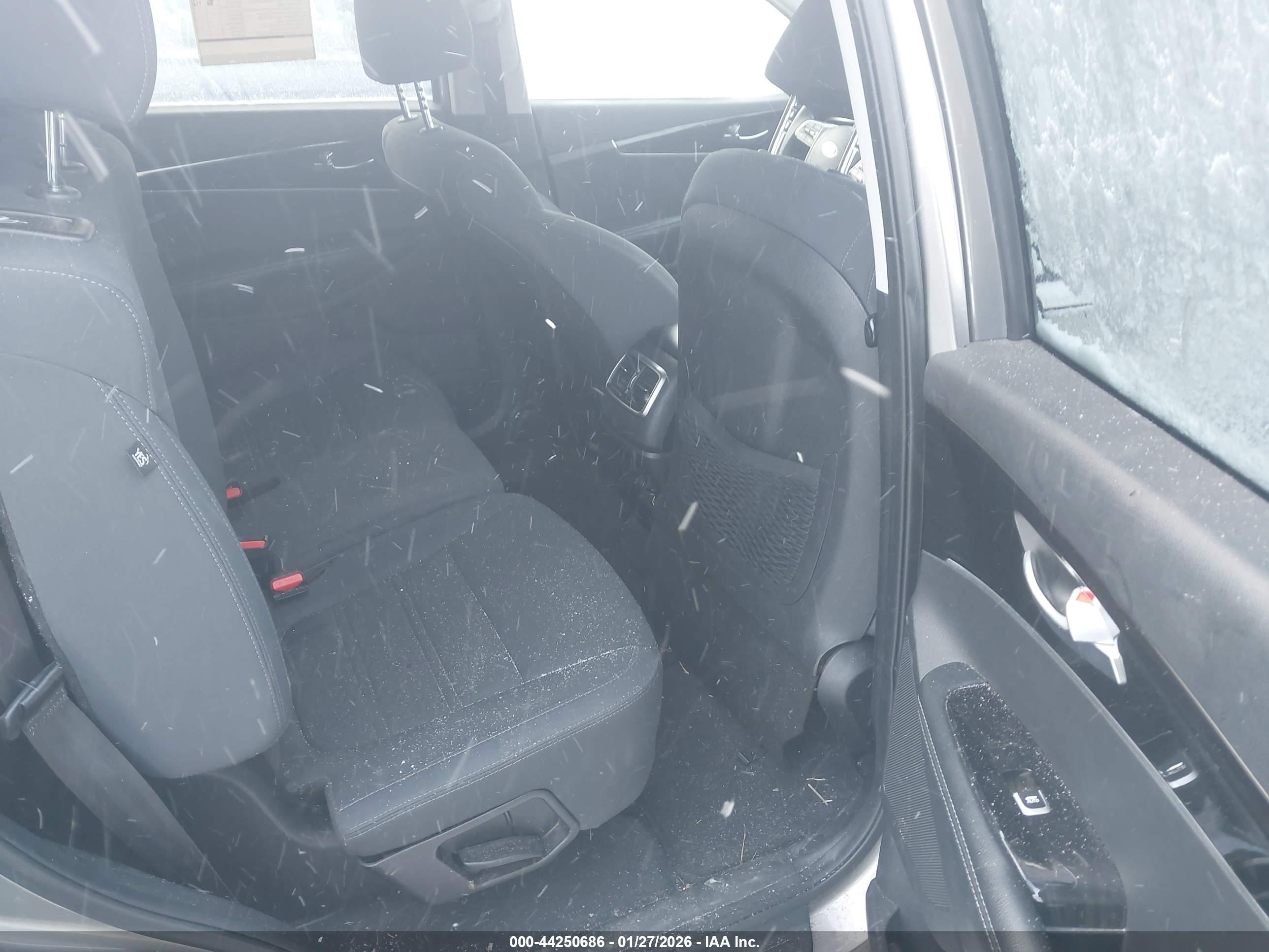 KIA SORENTO image 8