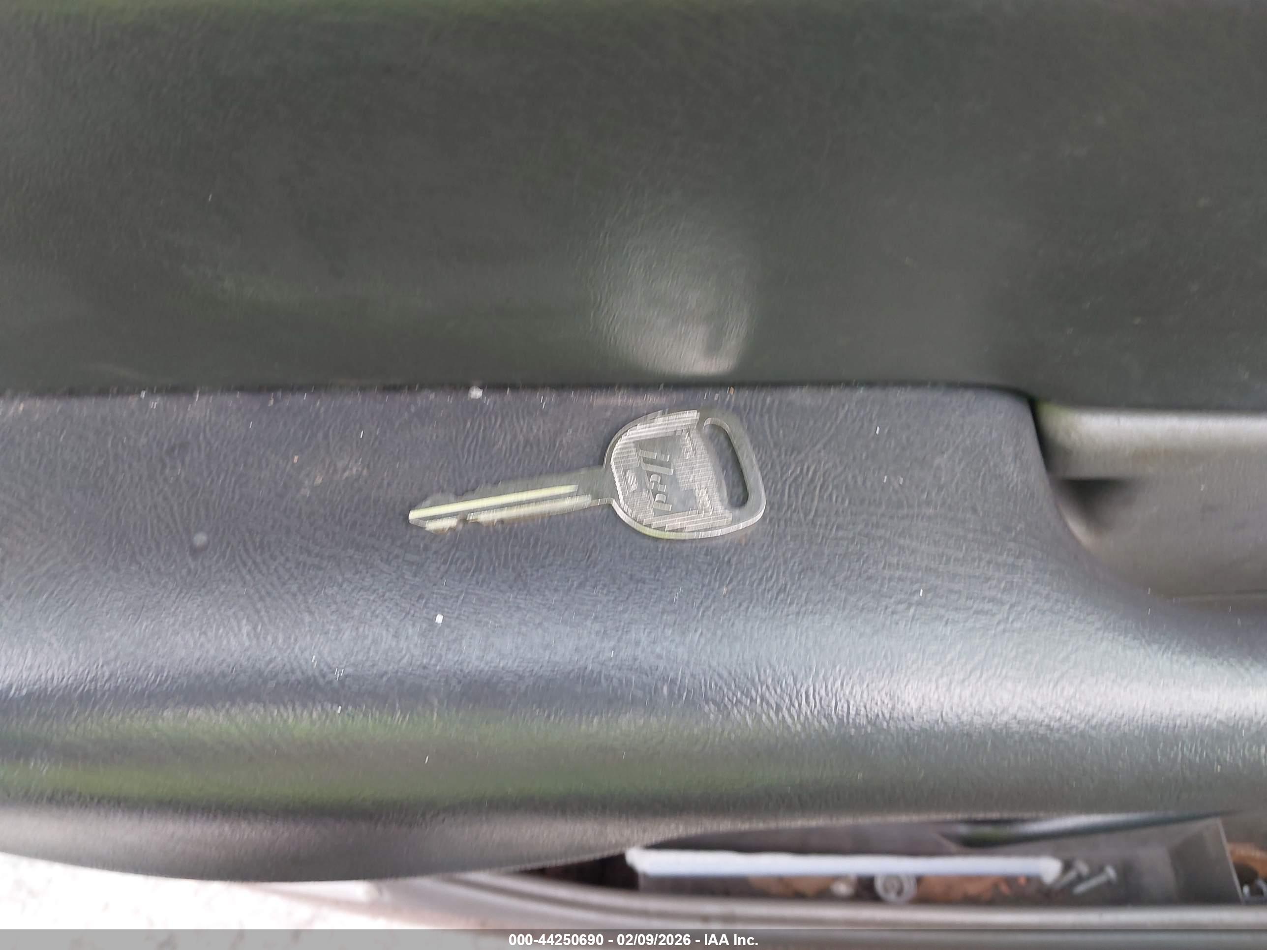 CHEVROLET SUBURBAN image 11