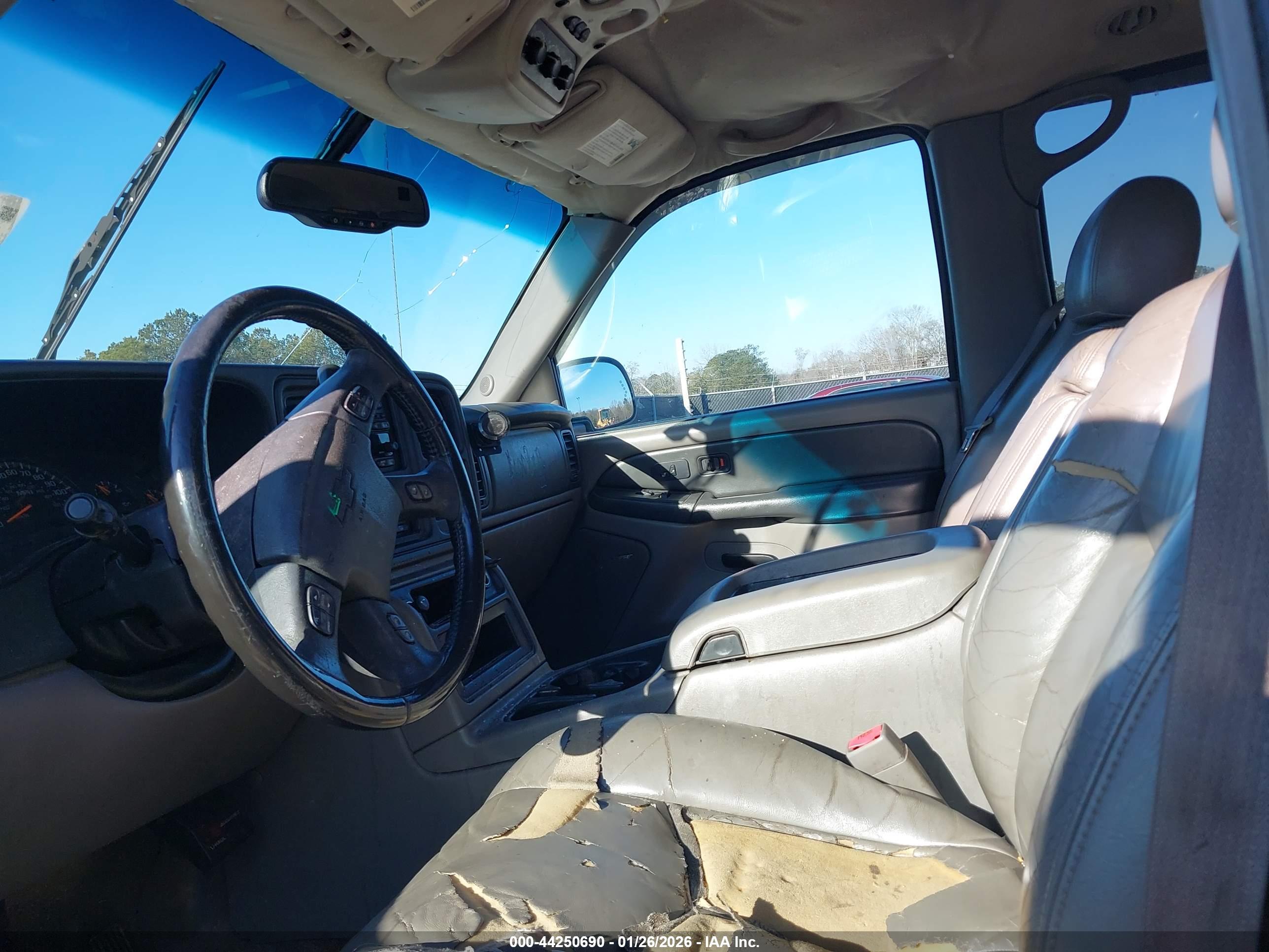 CHEVROLET SUBURBAN image 5