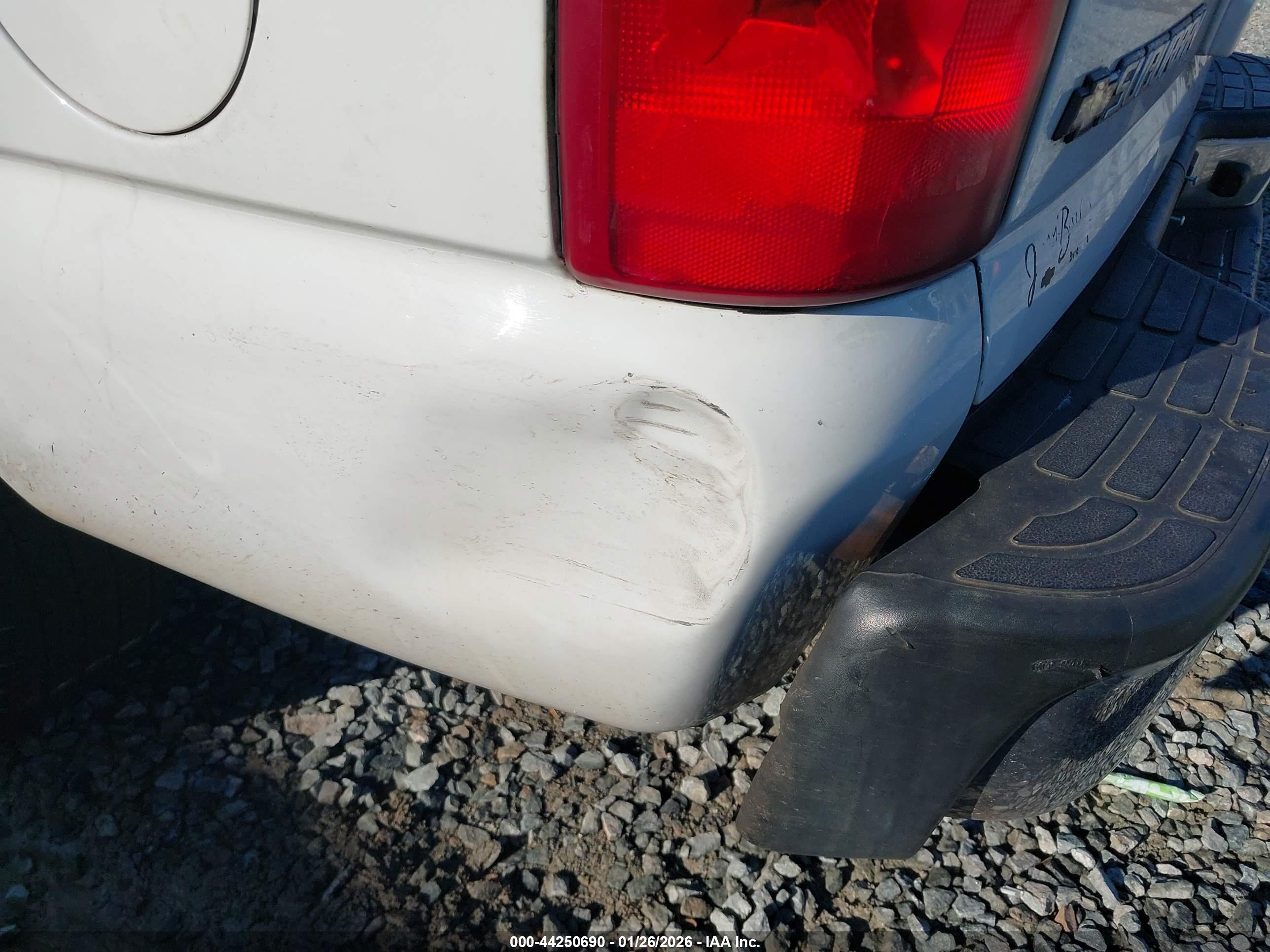 CHEVROLET SUBURBAN image 6
