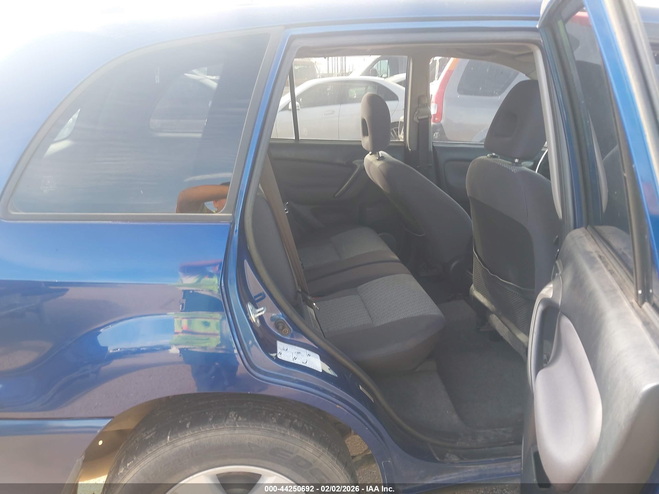TOYOTA RAV4 image 8