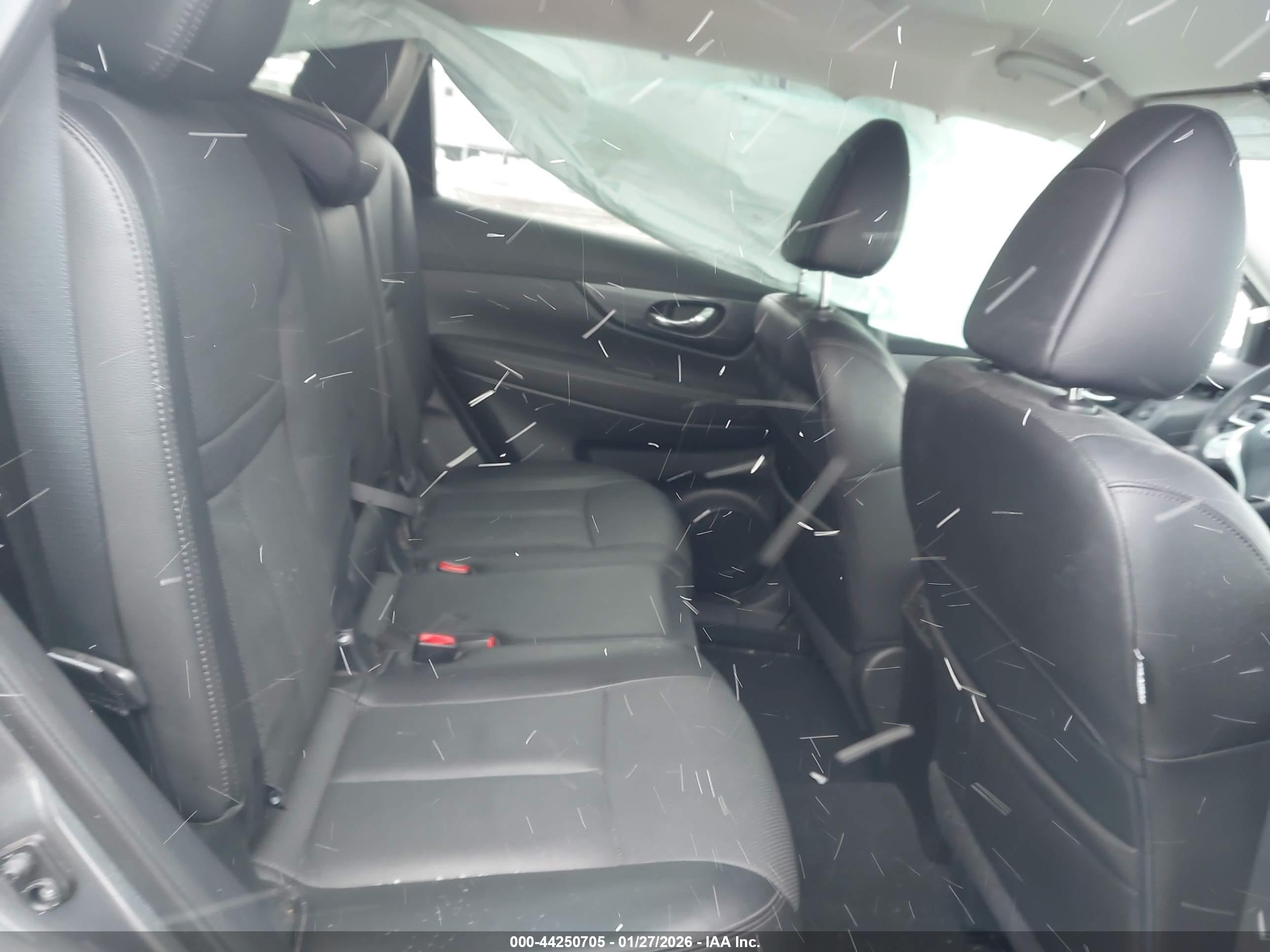 NISSAN ROGUE image 8