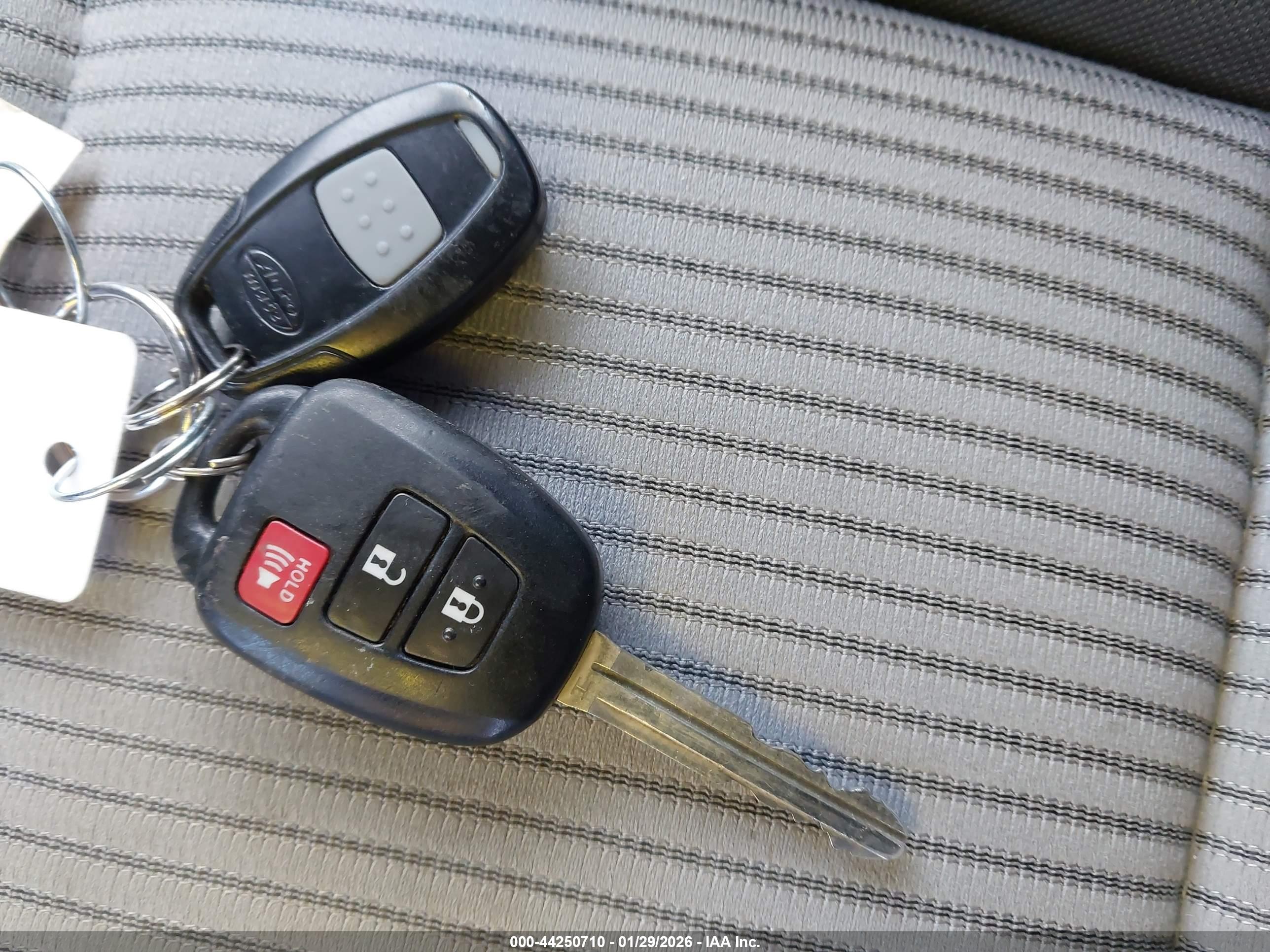 TOYOTA RAV4 image 11