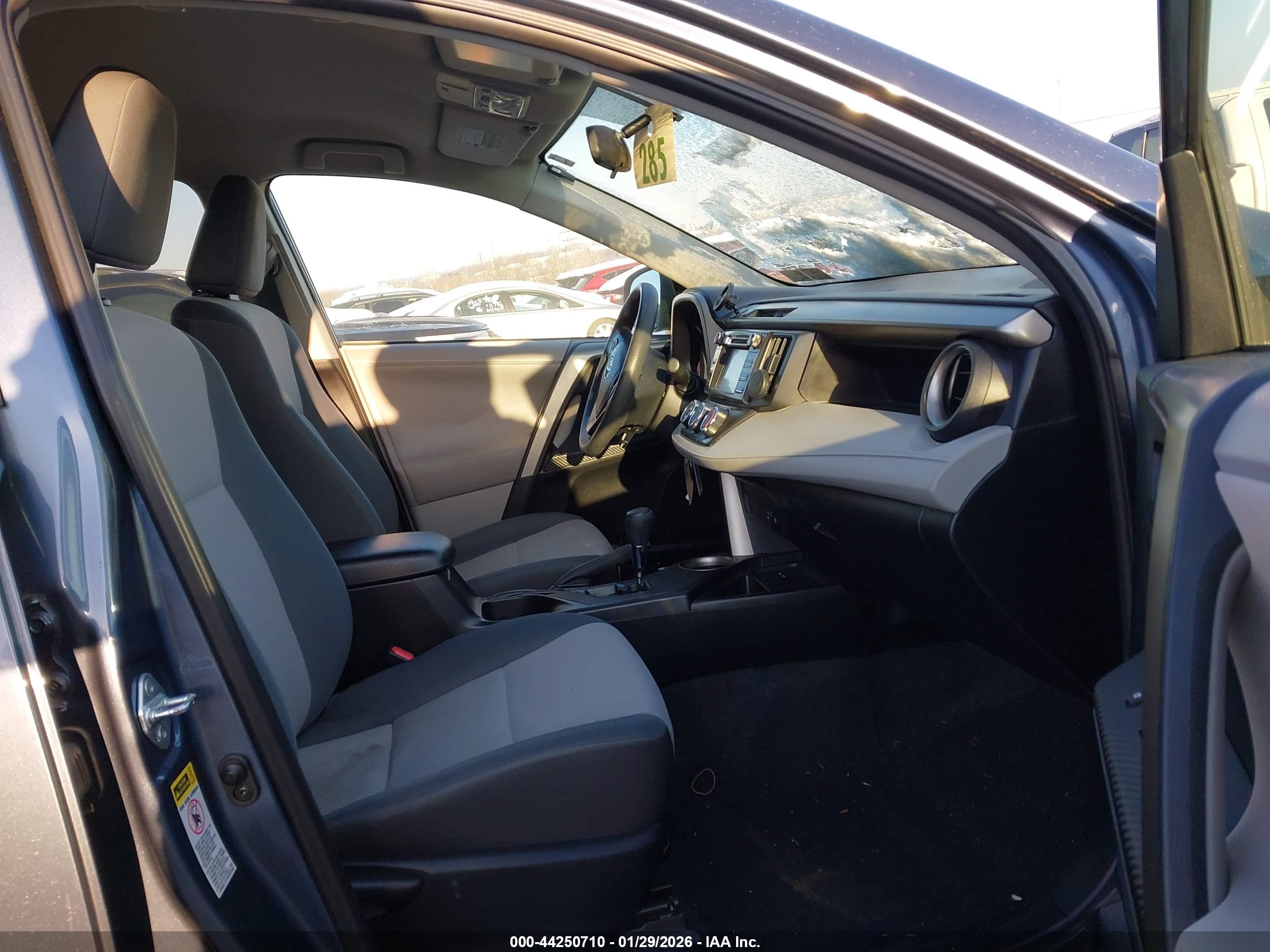 TOYOTA RAV4 image 5