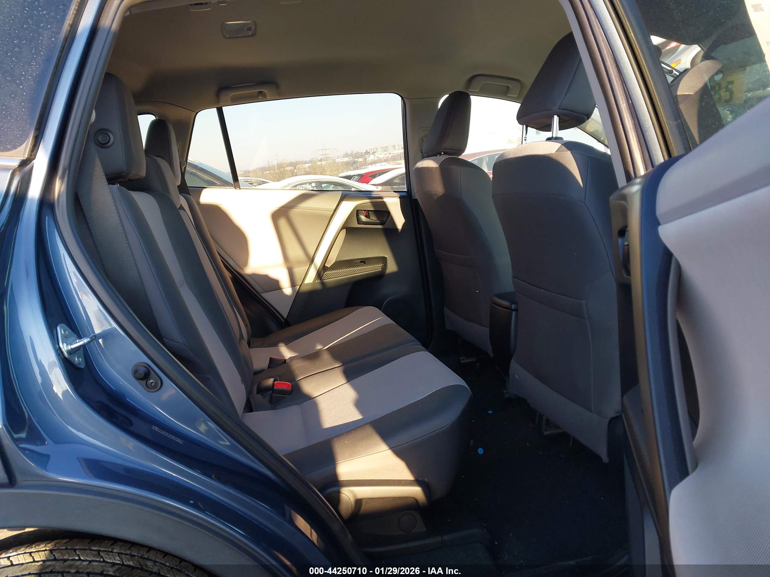 TOYOTA RAV4 image 8