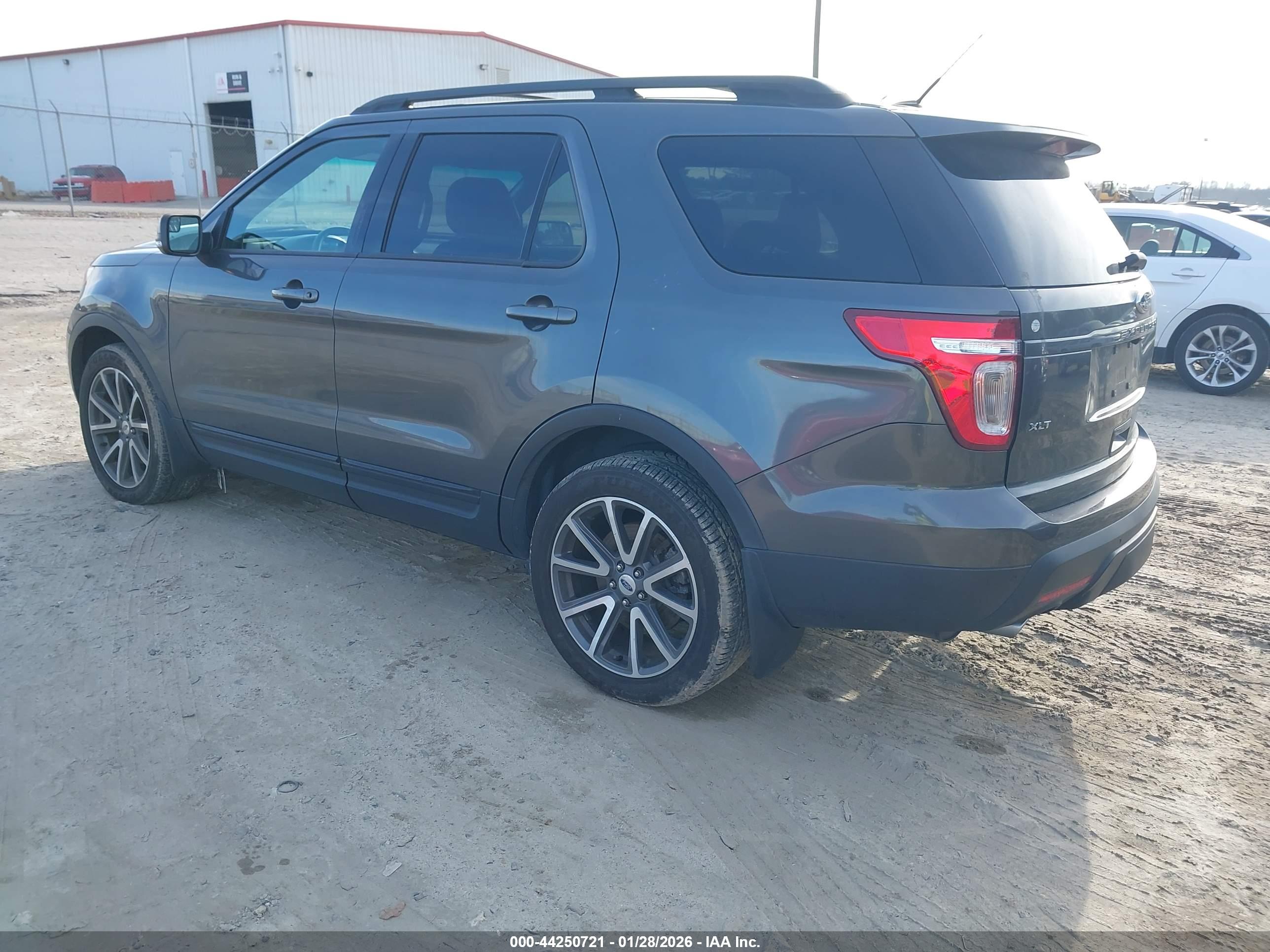 FORD EXPLORER image 3