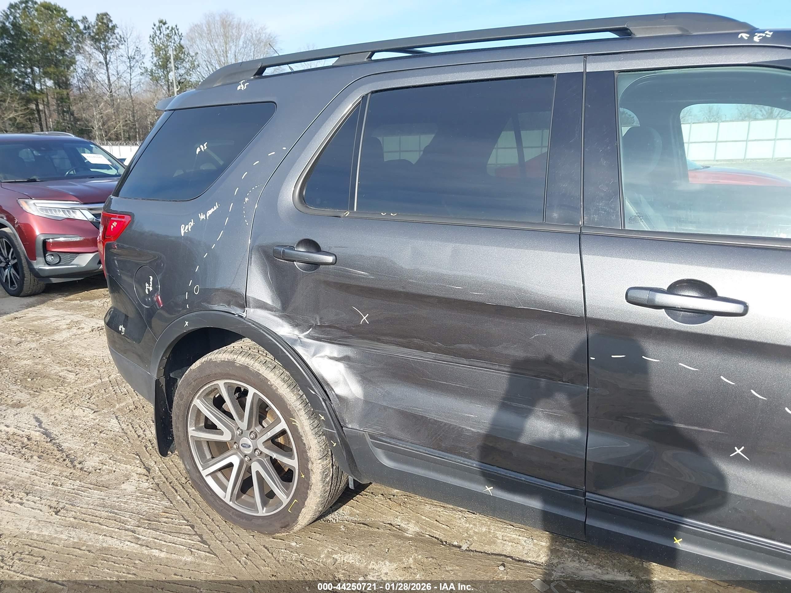 FORD EXPLORER image 6