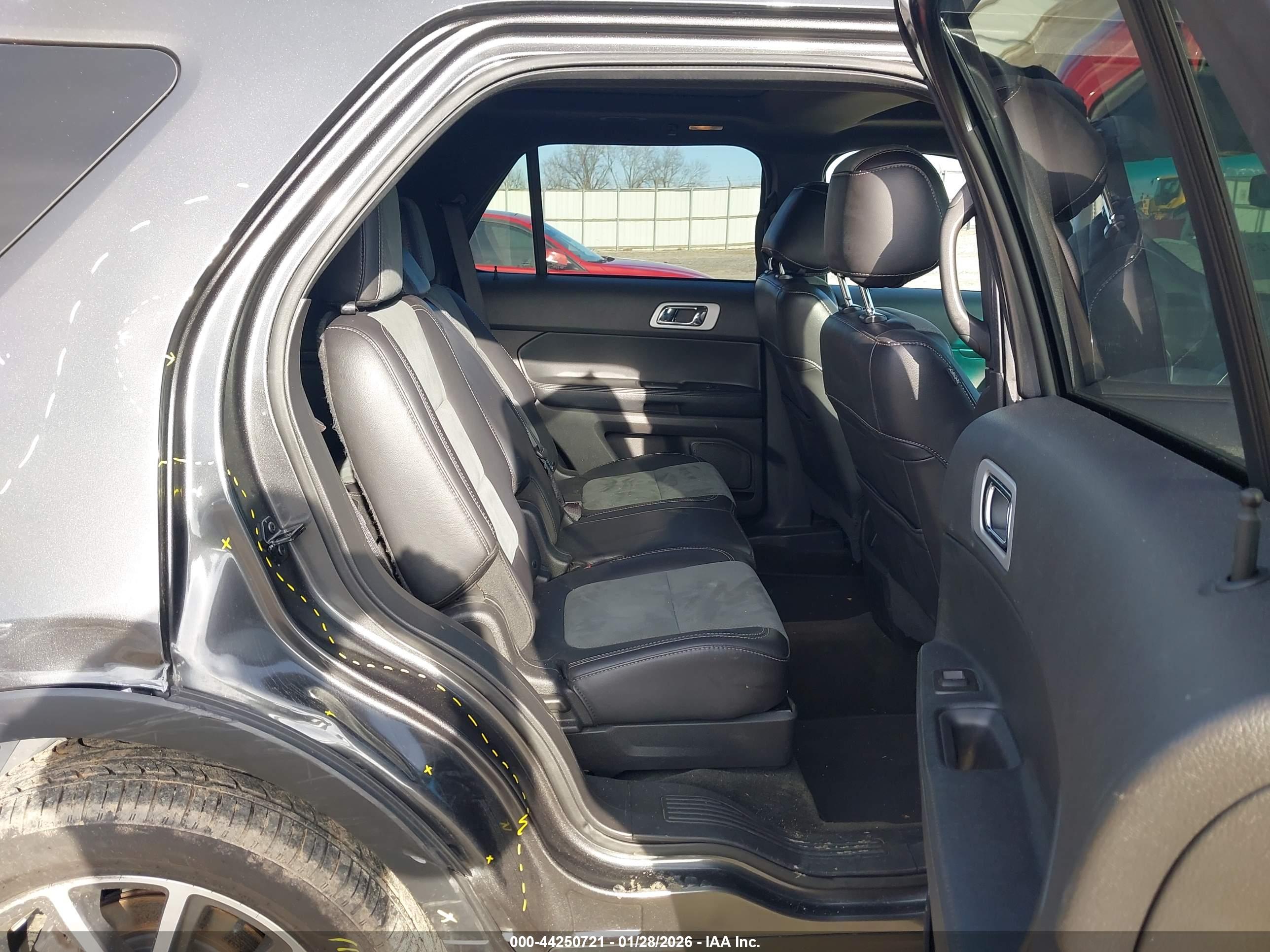 FORD EXPLORER image 8