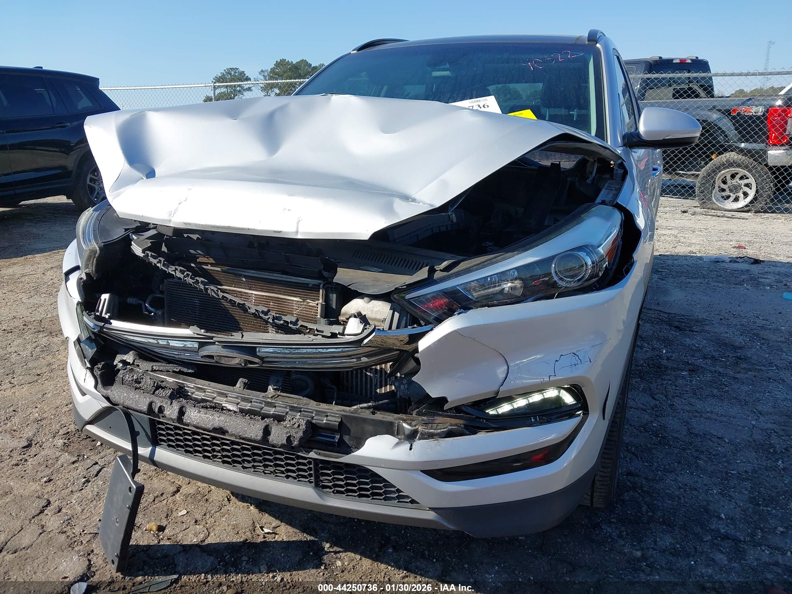 HYUNDAI TUCSON image 6