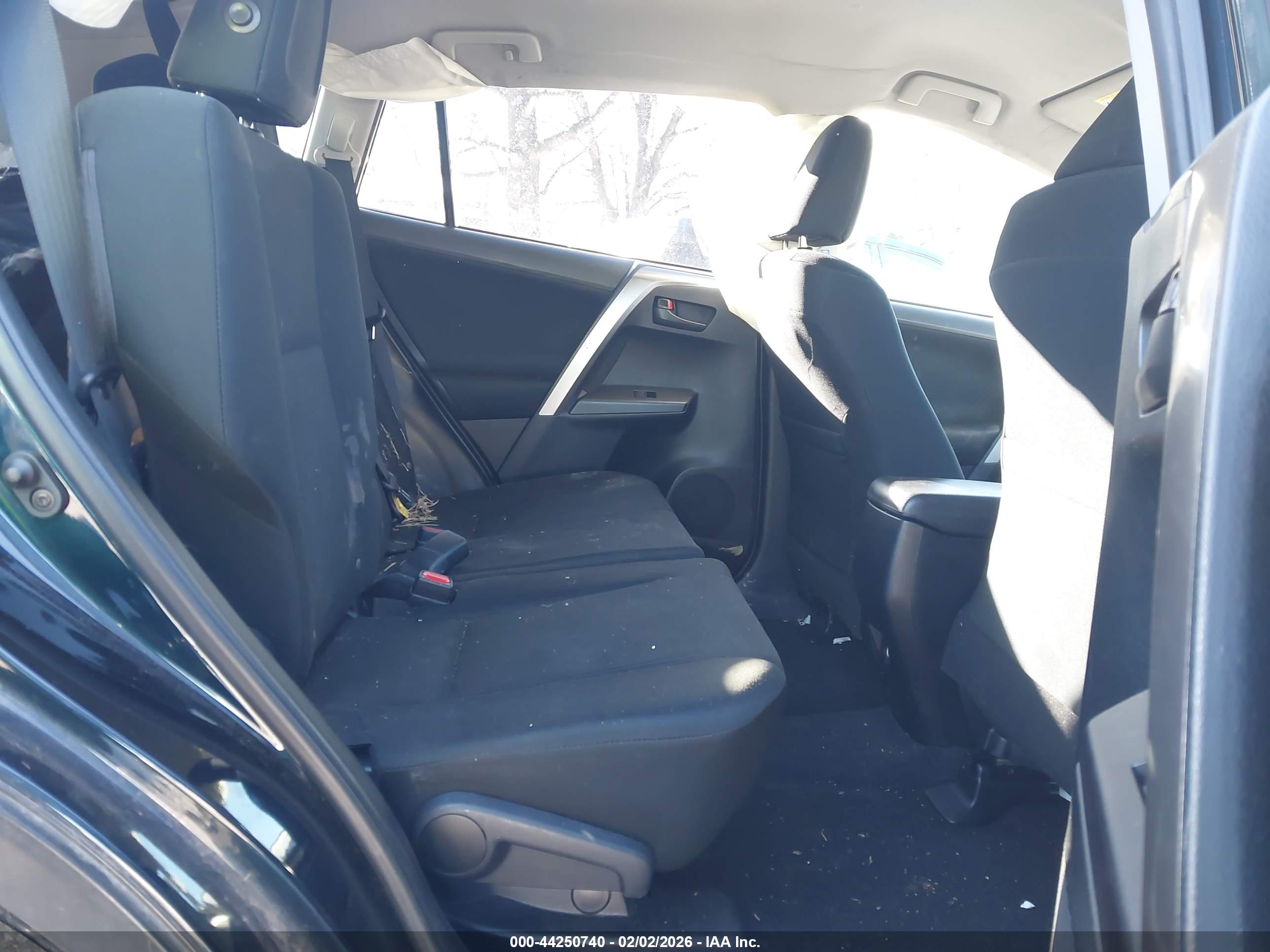 TOYOTA RAV4 image 8