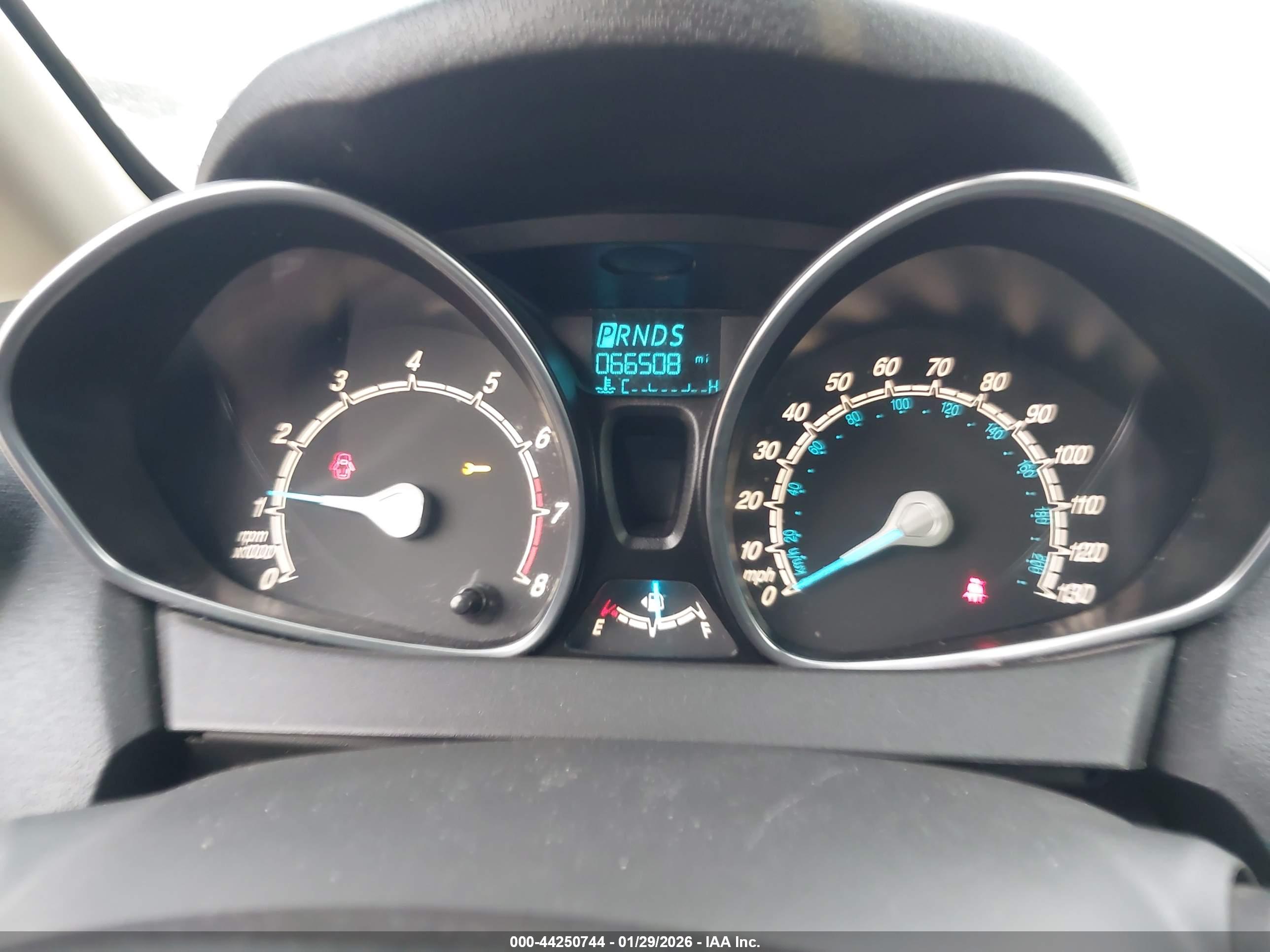 FORD FIESTA image 7