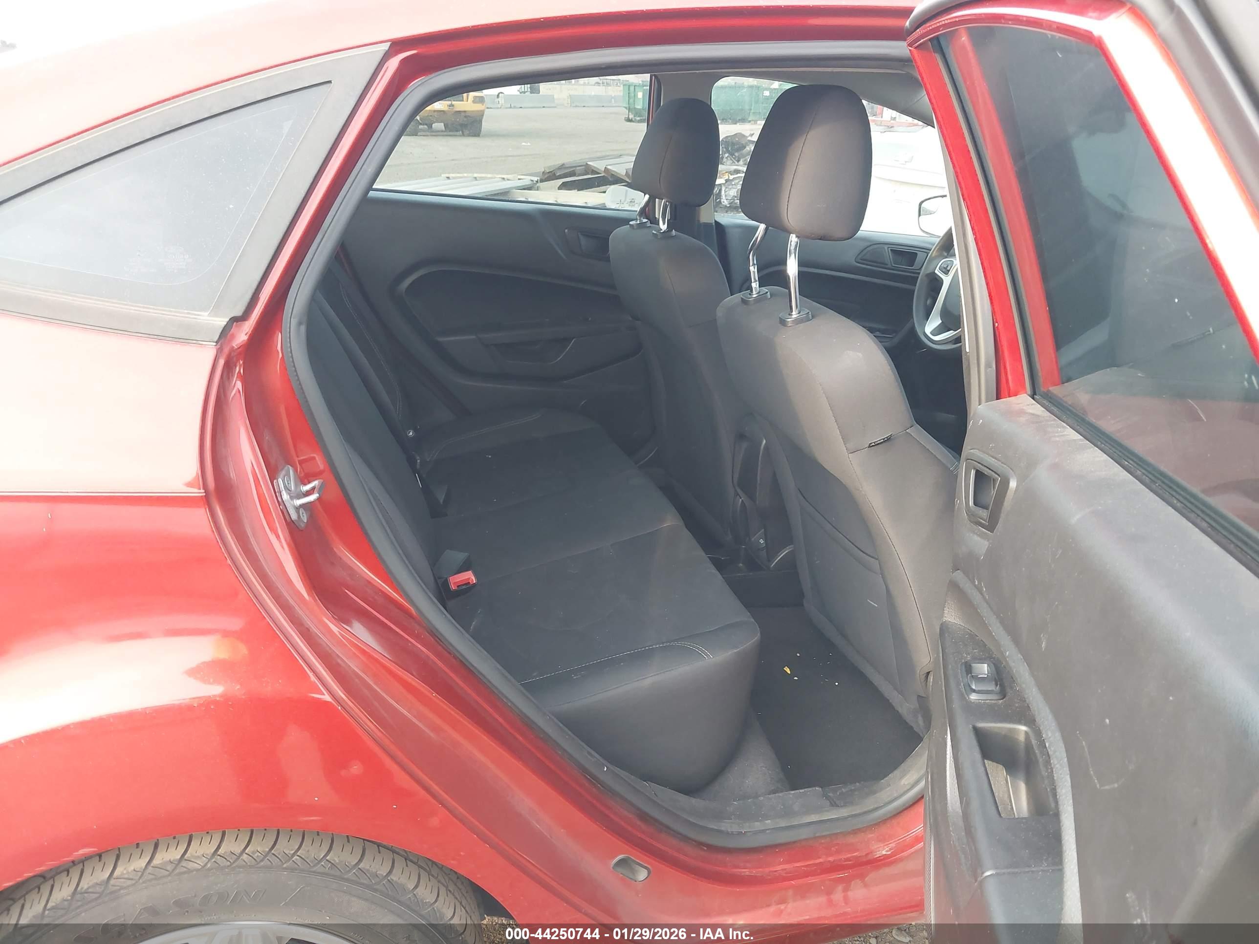FORD FIESTA image 8